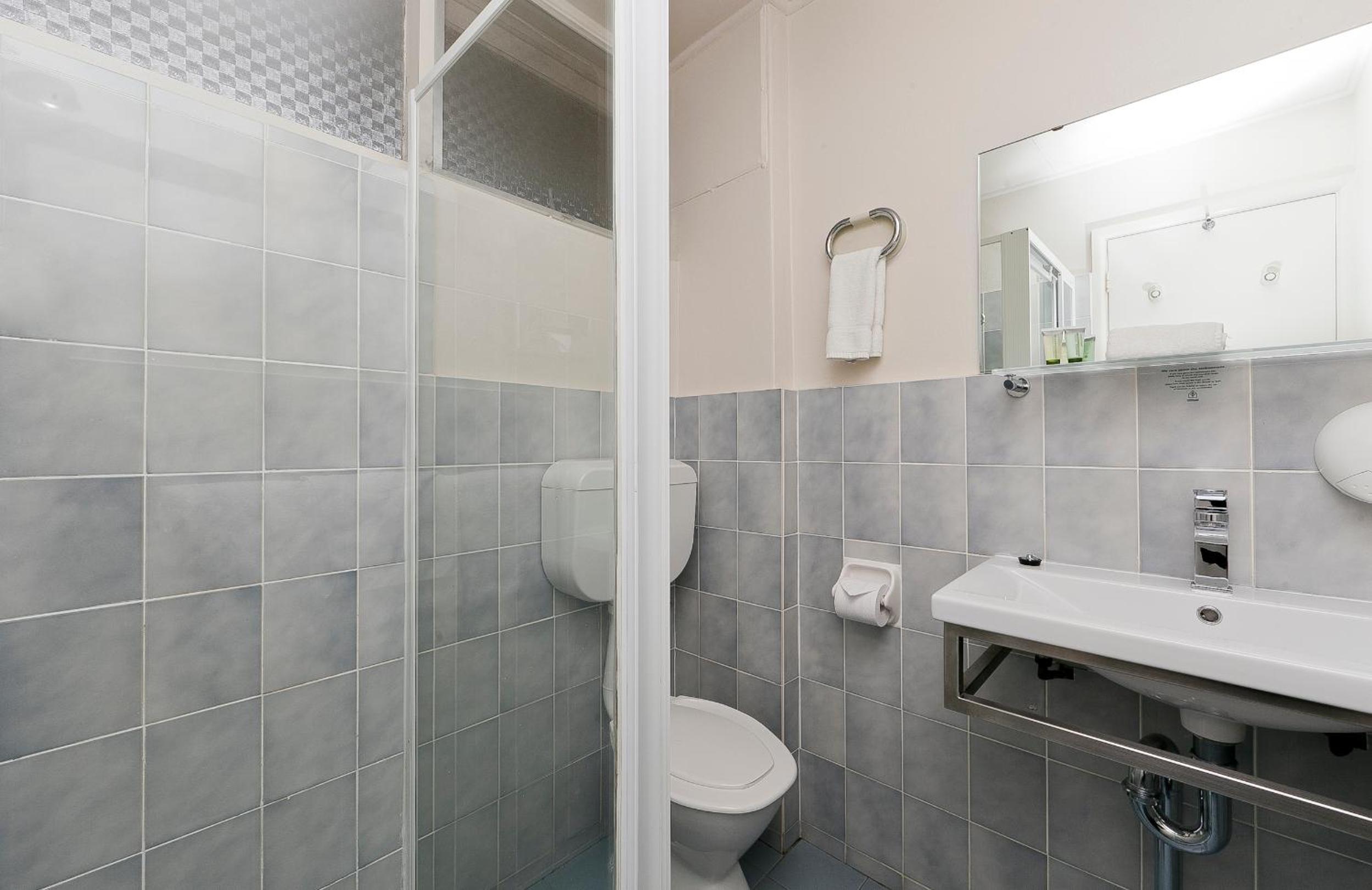 Twin Room - Photo 4