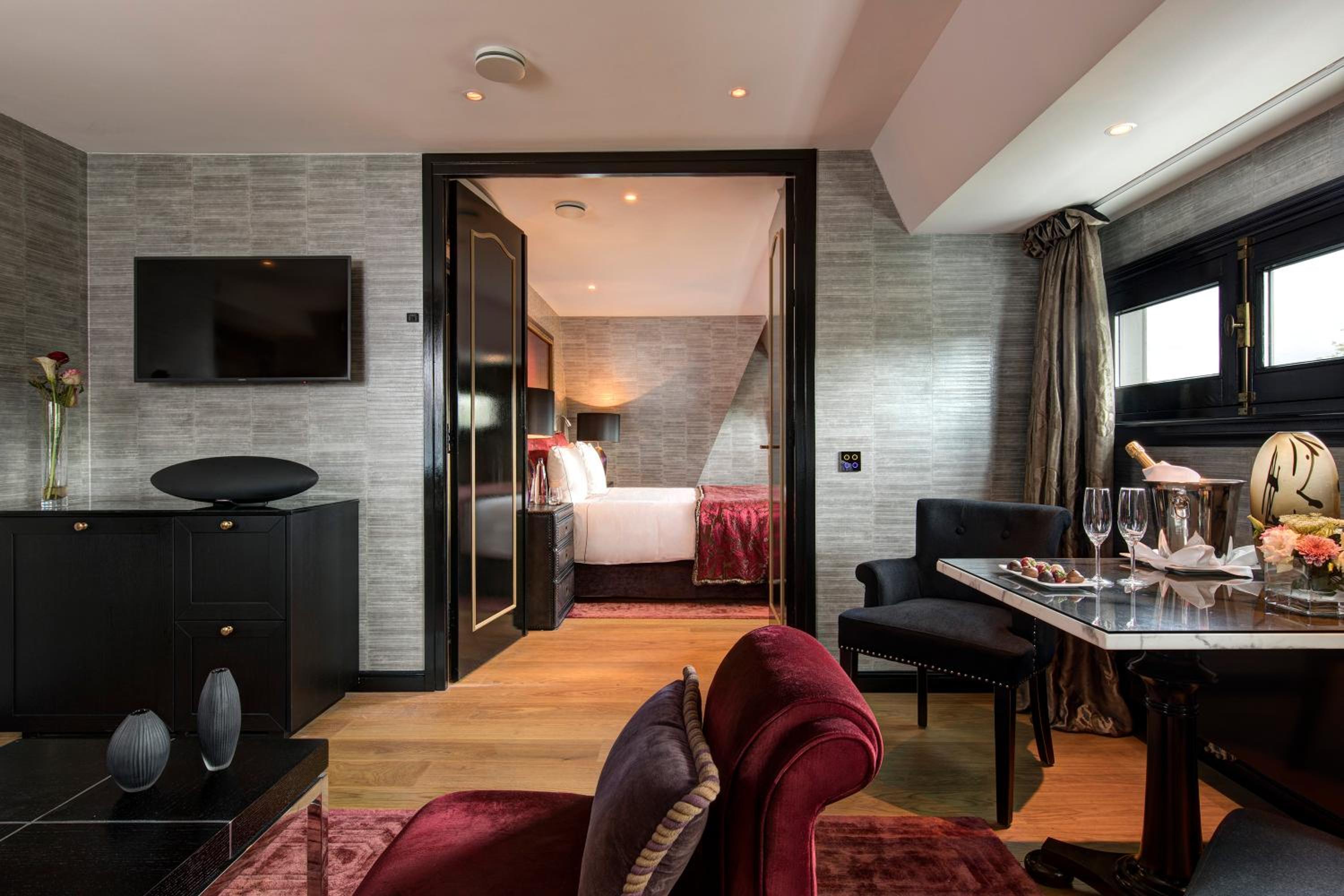 Executive Suite with Spa Bath