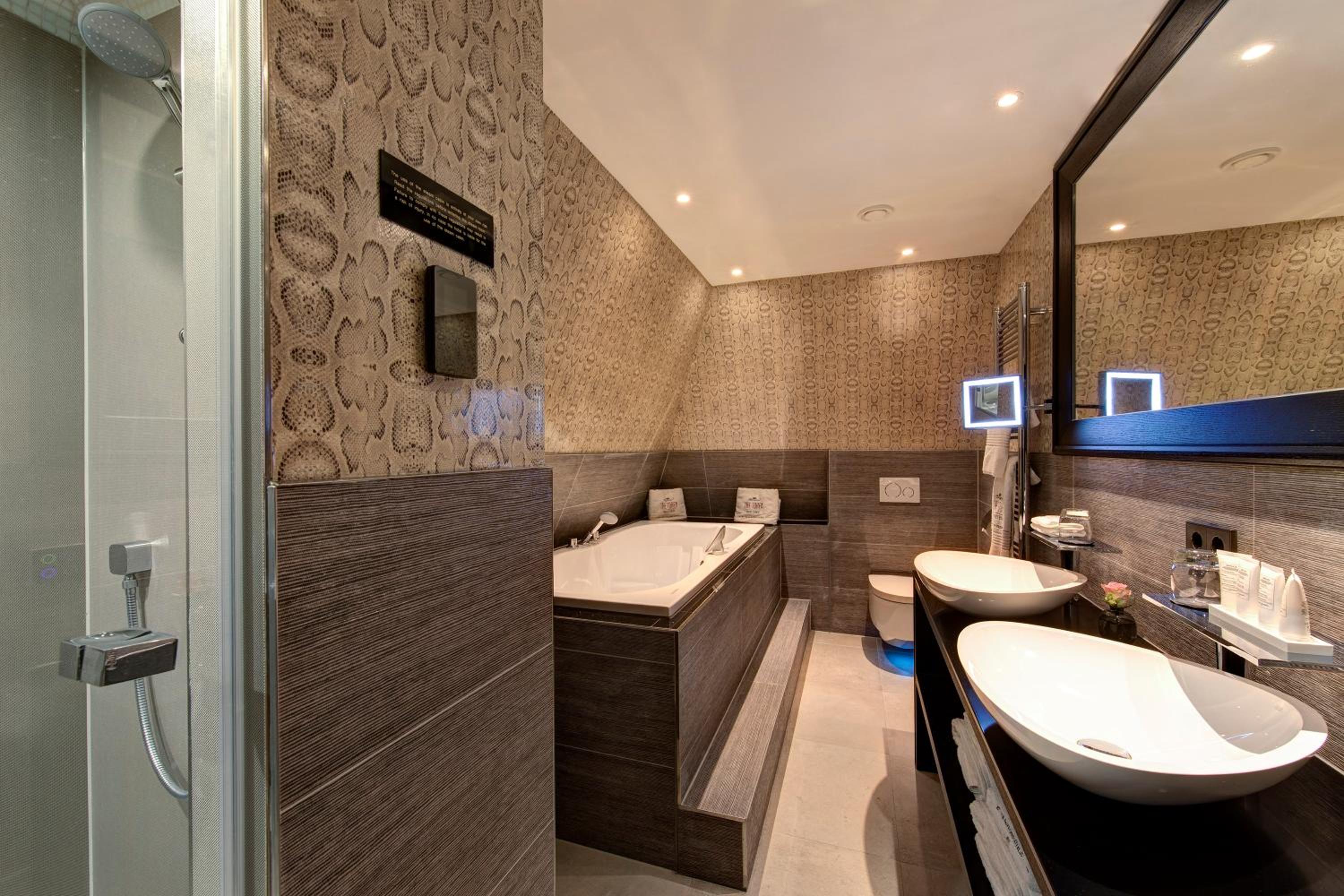 Executive Suite with Spa Bath