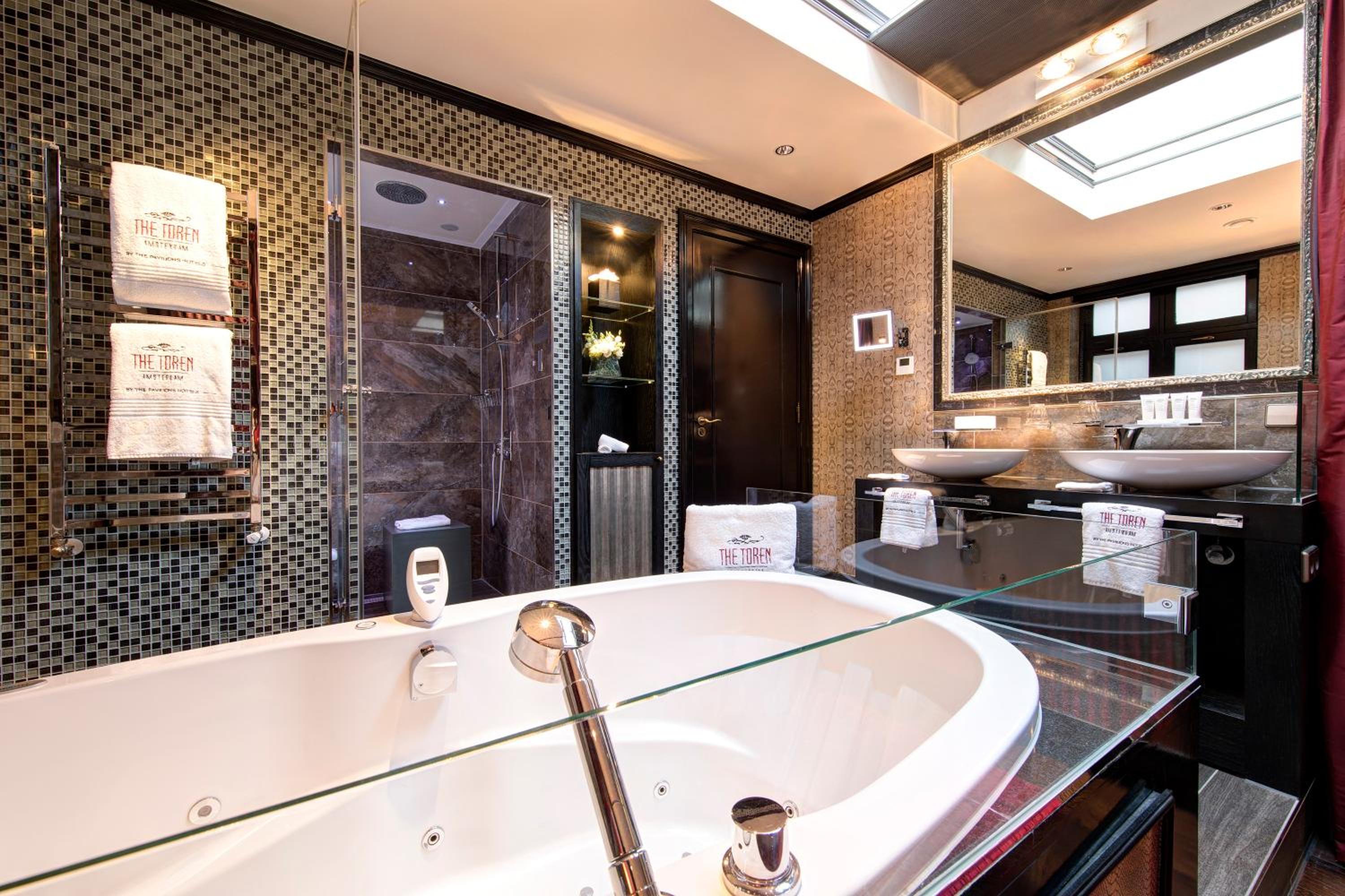 Executive Suite with Spa Bath thumbnail 5