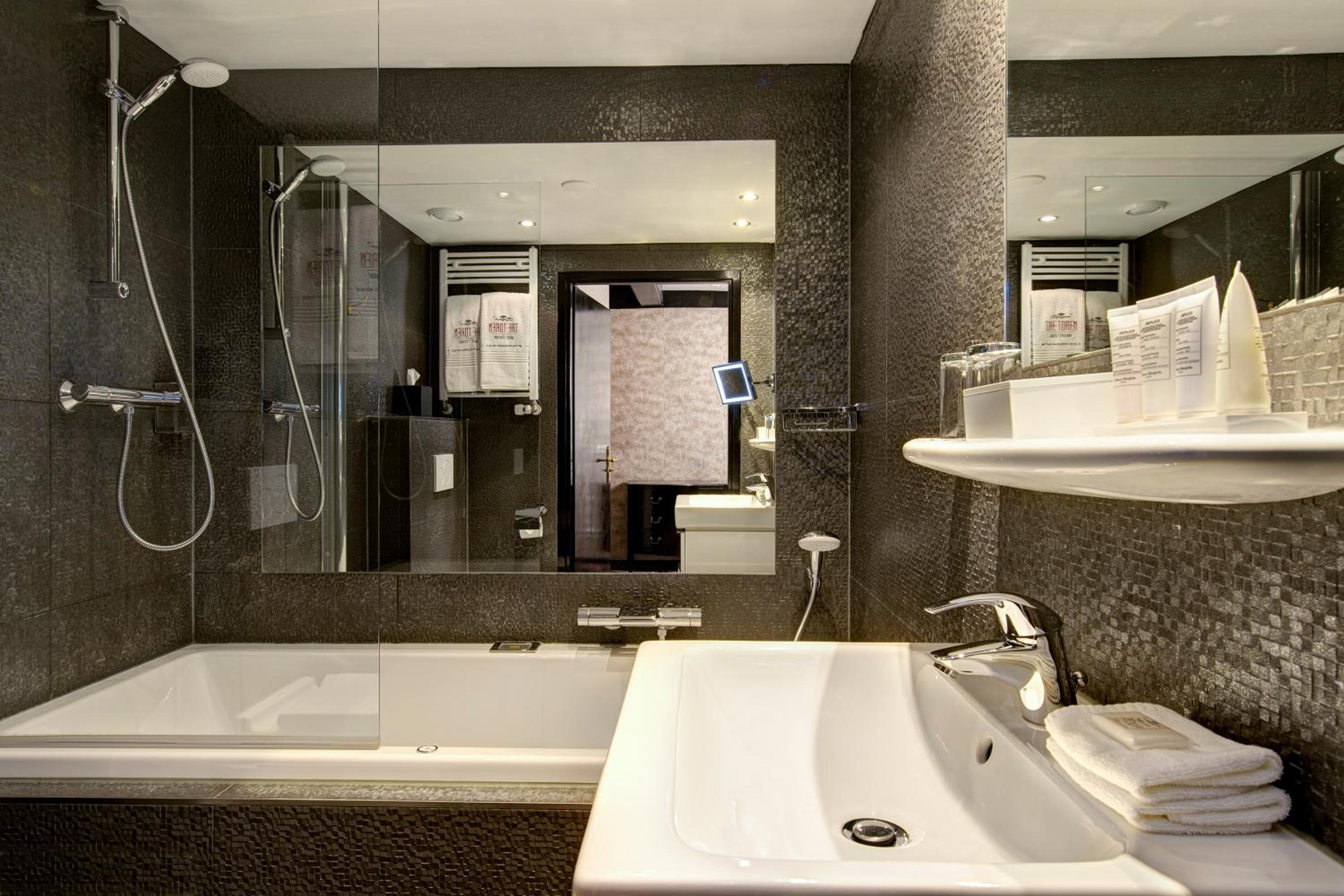 Deluxe Room Canal View with Spa Bath