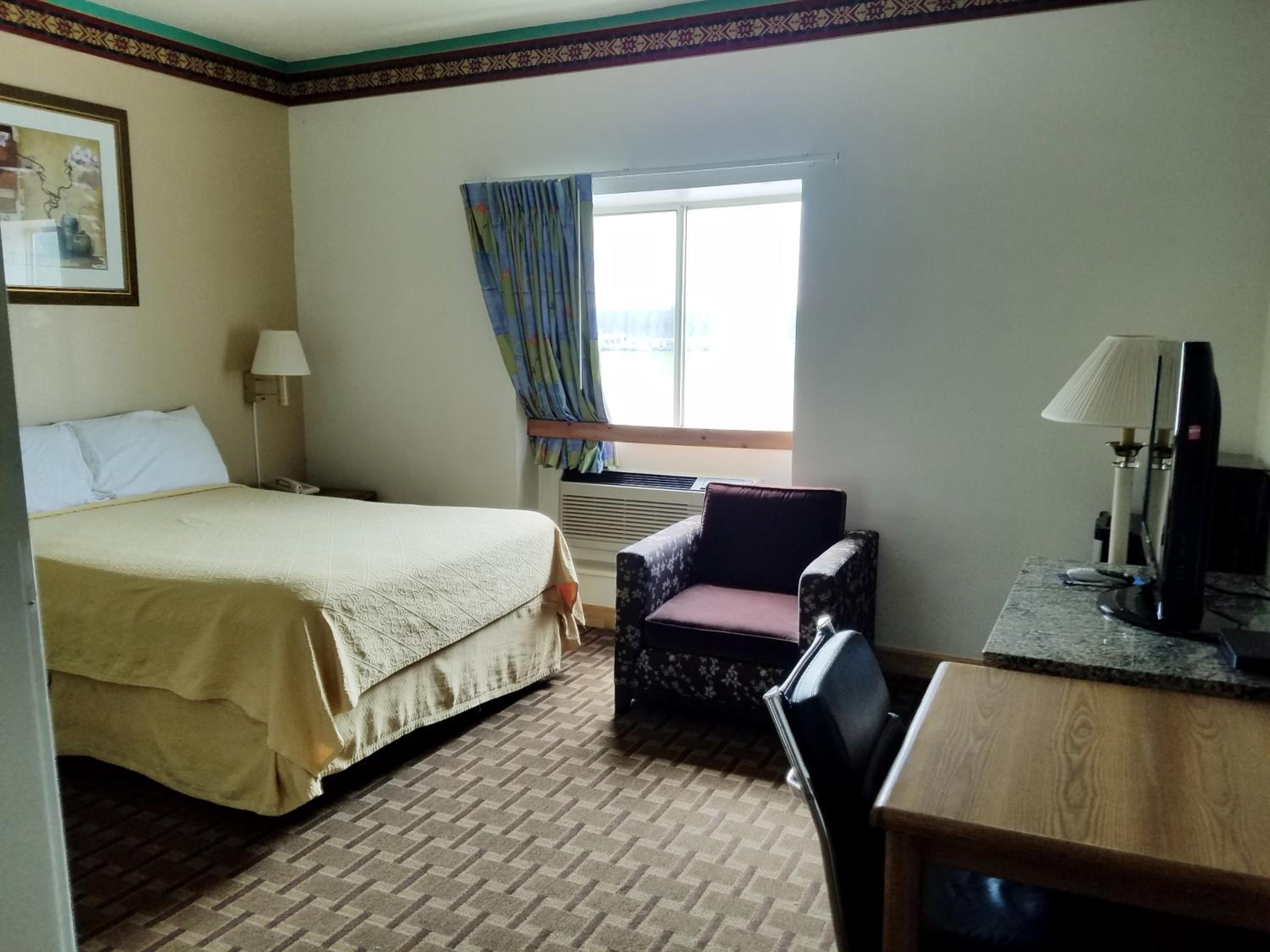 Queen Room photo 1