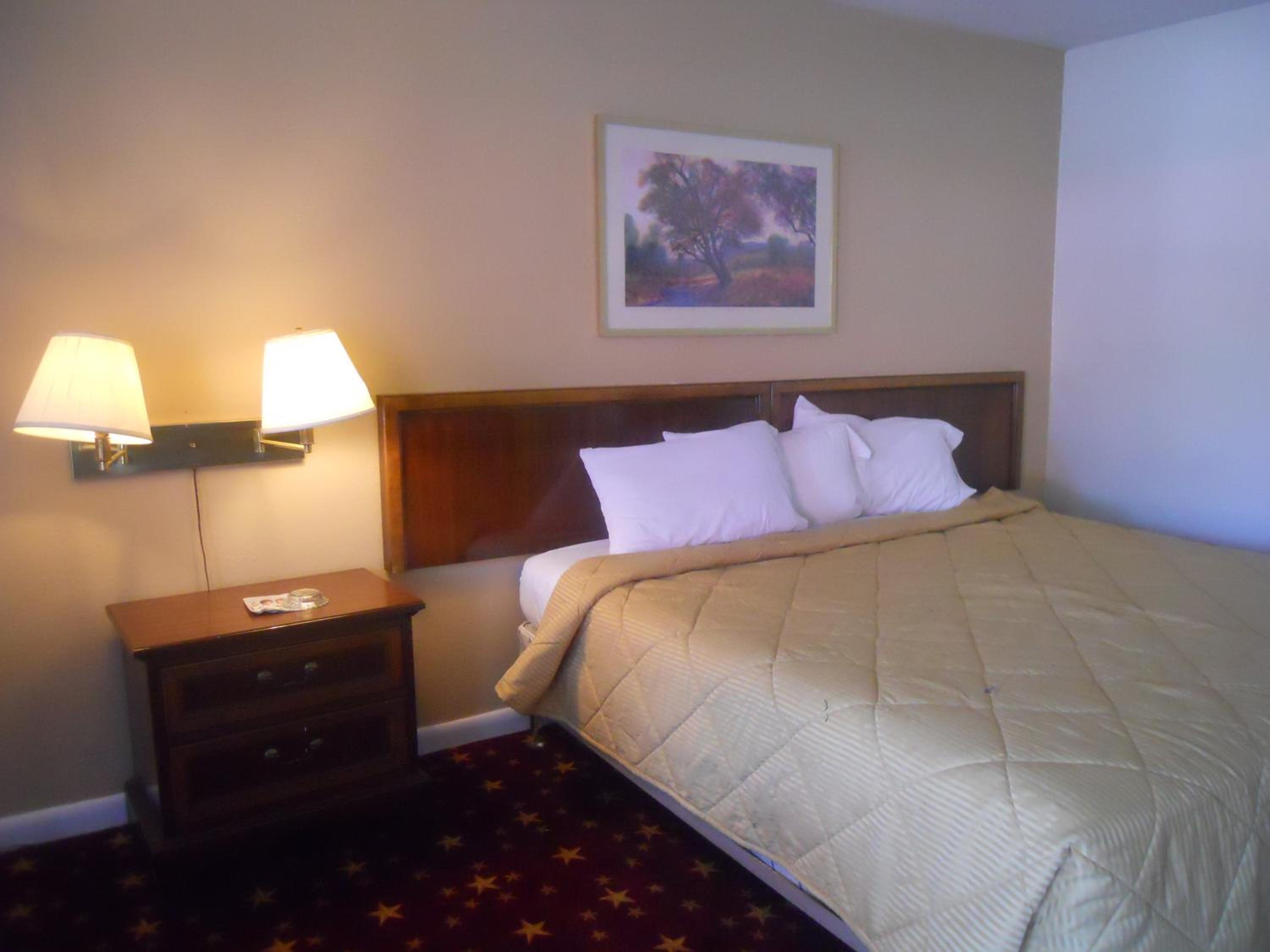 King Room - Non-Smoking - Photo 6