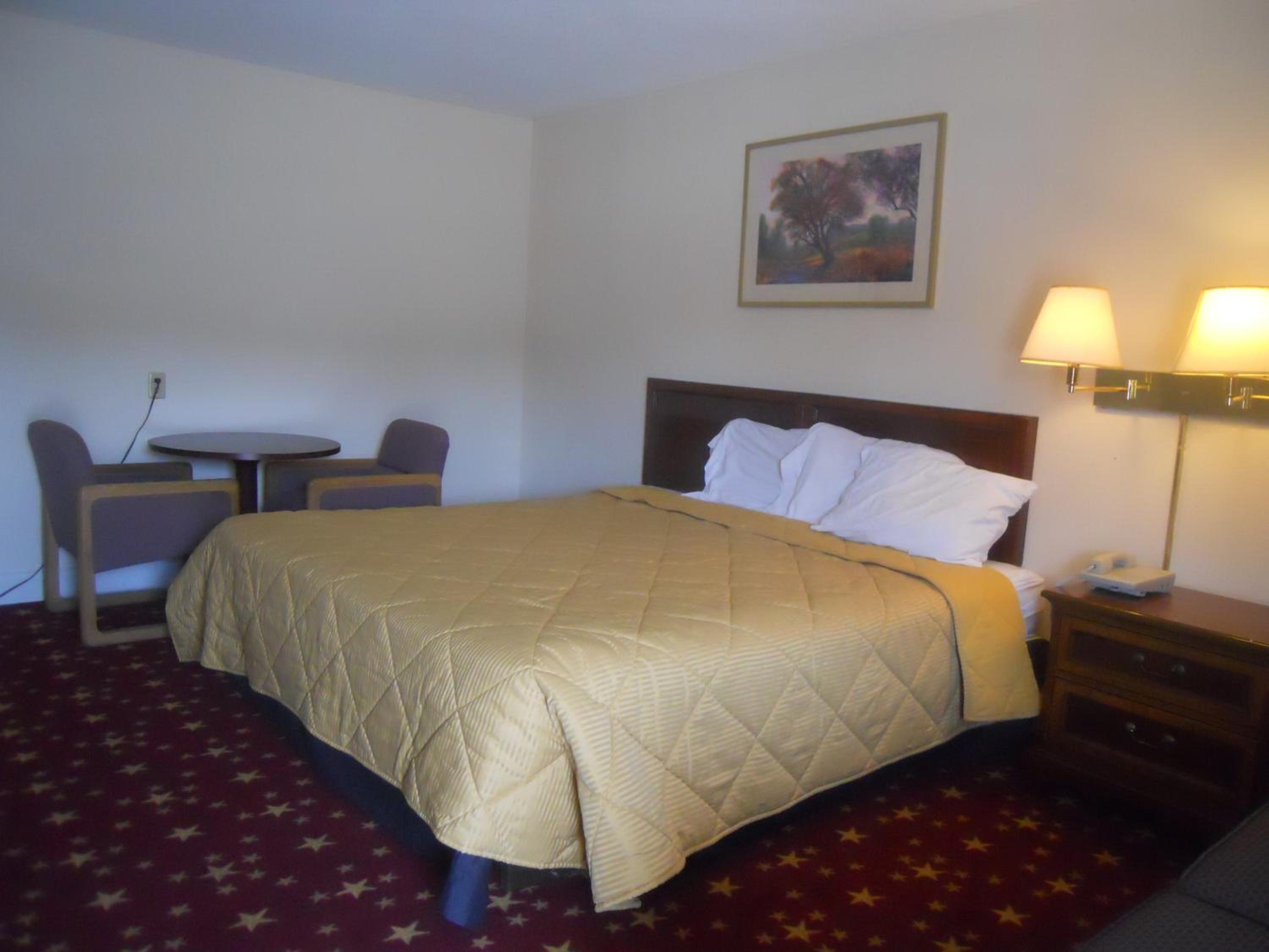 King Room - Non-Smoking - Photo 9