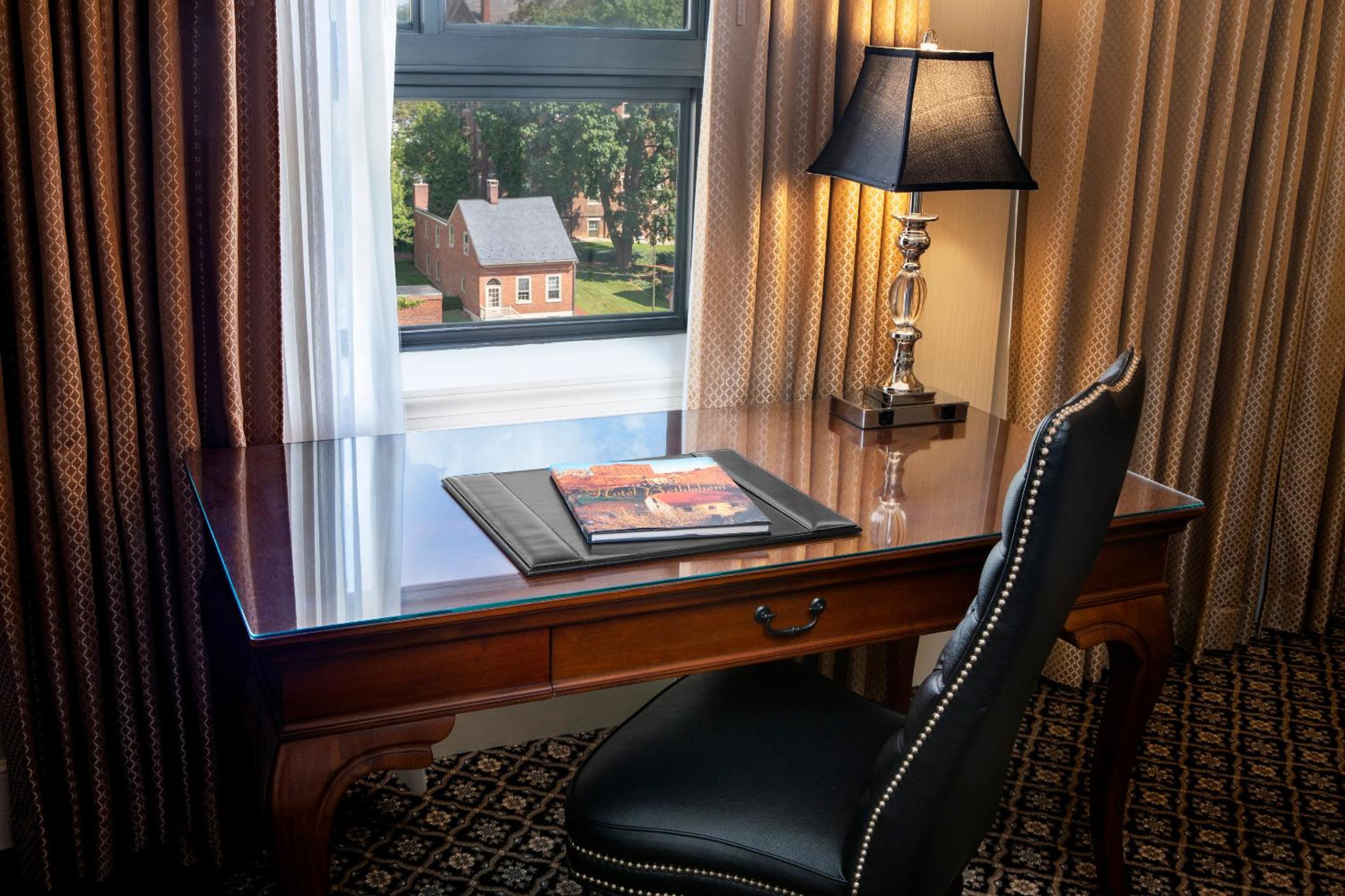 Deluxe King Room photo 2