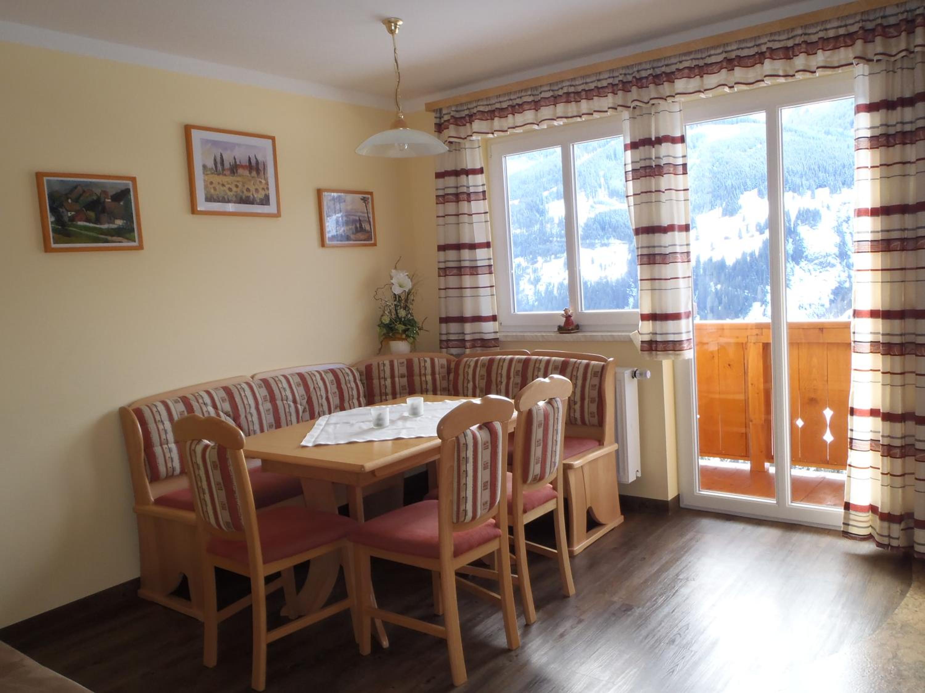 Three-Bedroom Apartment with Mountain View photo 2