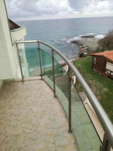 Double or Twin Room with Partial Sea View photo 2