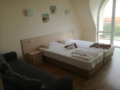 Double or Twin Room with Partial Sea View photo 1