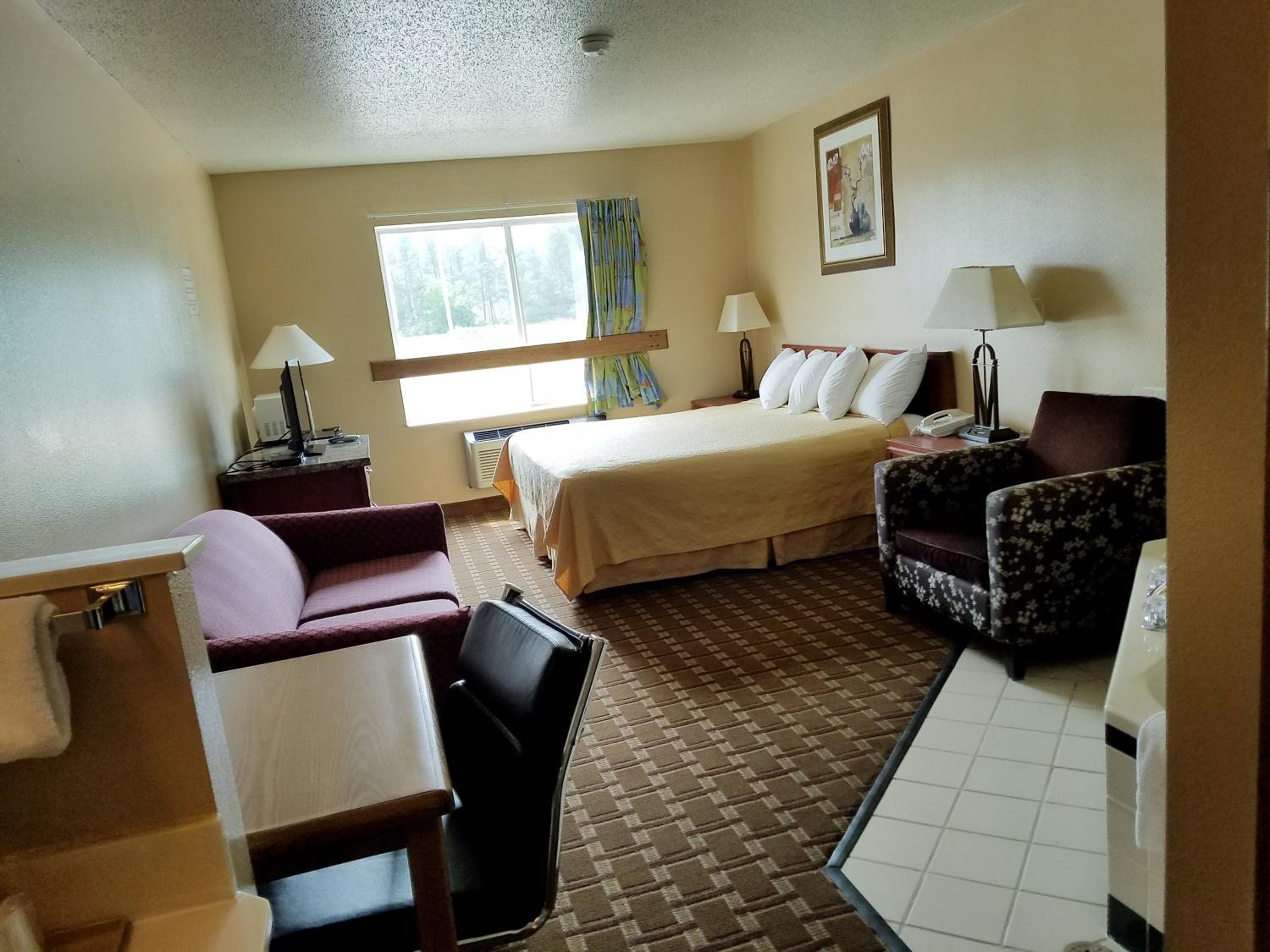 King Suite with Spa Bath photo 3