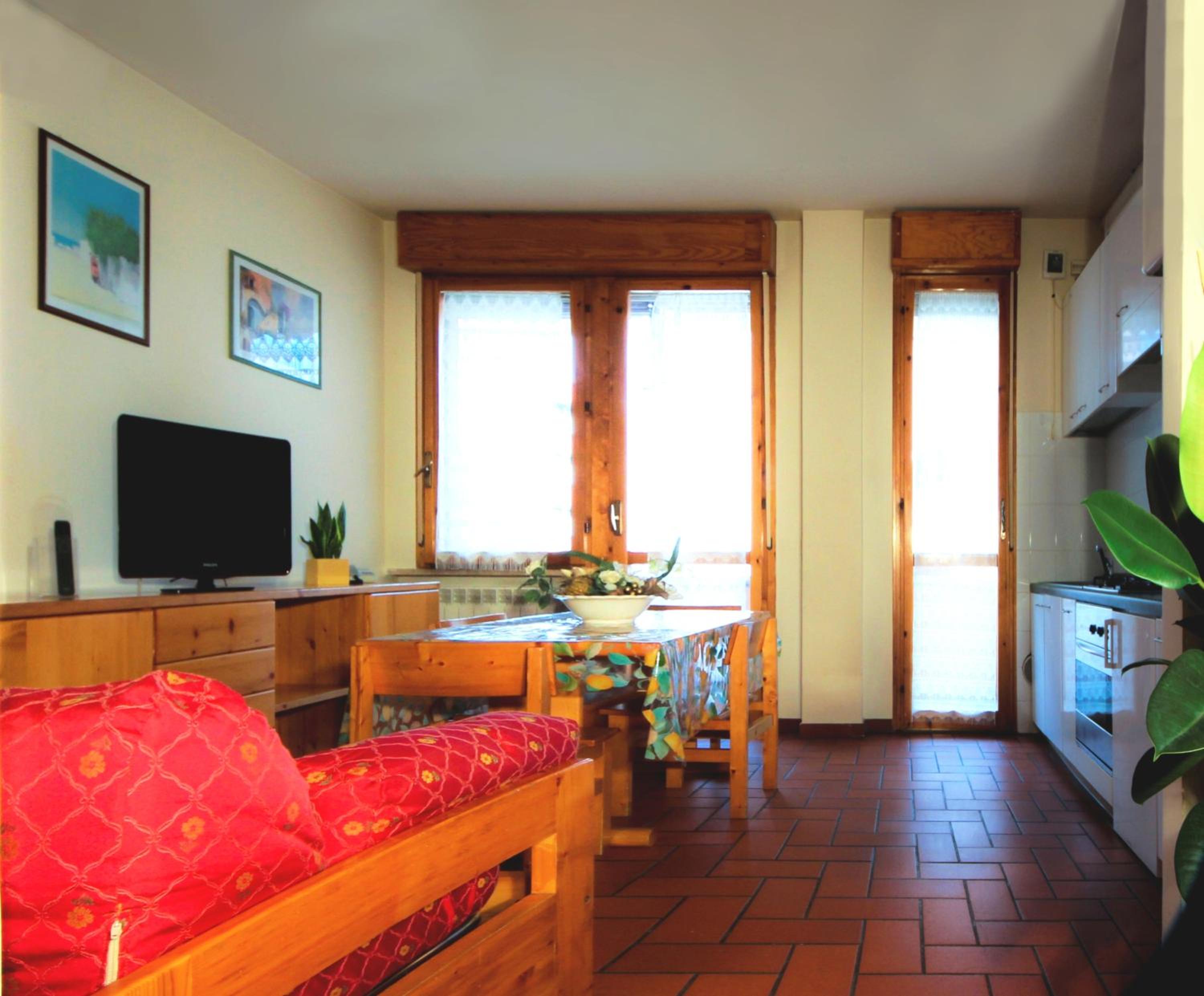 Two-Bedroom Apartment with Balcony photo 2