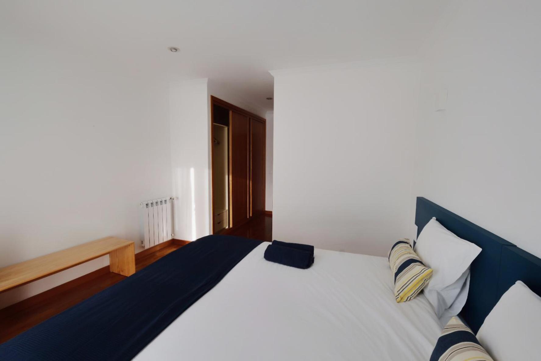 Double or Twin Room with Private Bathroom - Photo 6