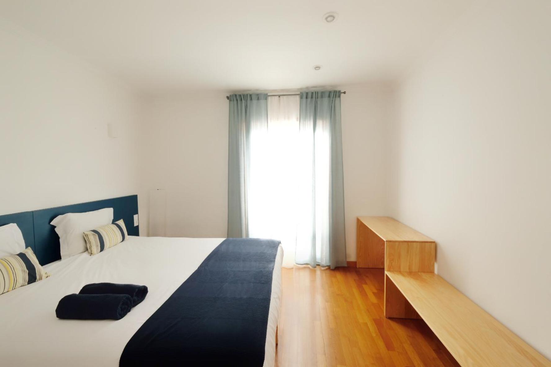 Double or Twin Room with Private Bathroom - Photo 4