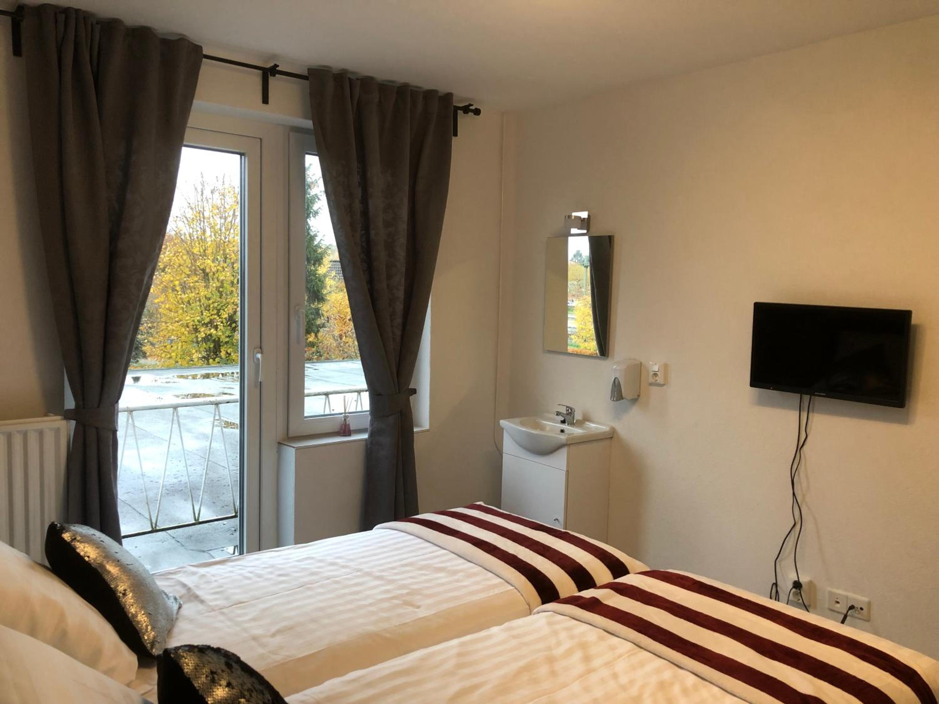 Standard Double Room with Shared Bathroom photo 3