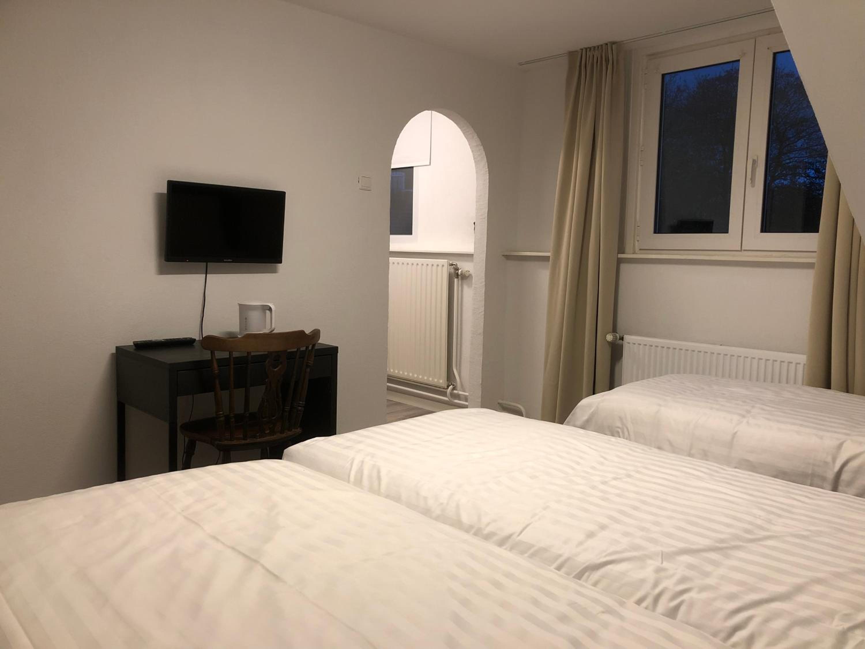 Comfort Triple Room with Shower photo 2