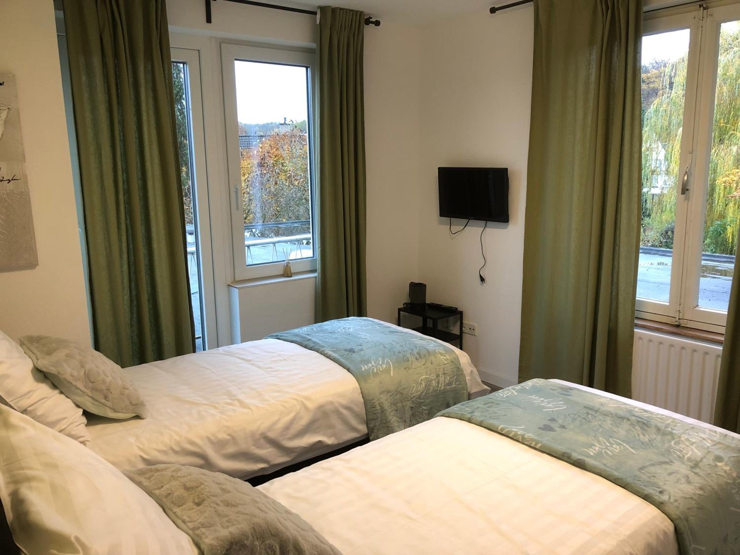 Standard Double Room with Shared Bathroom photo 1