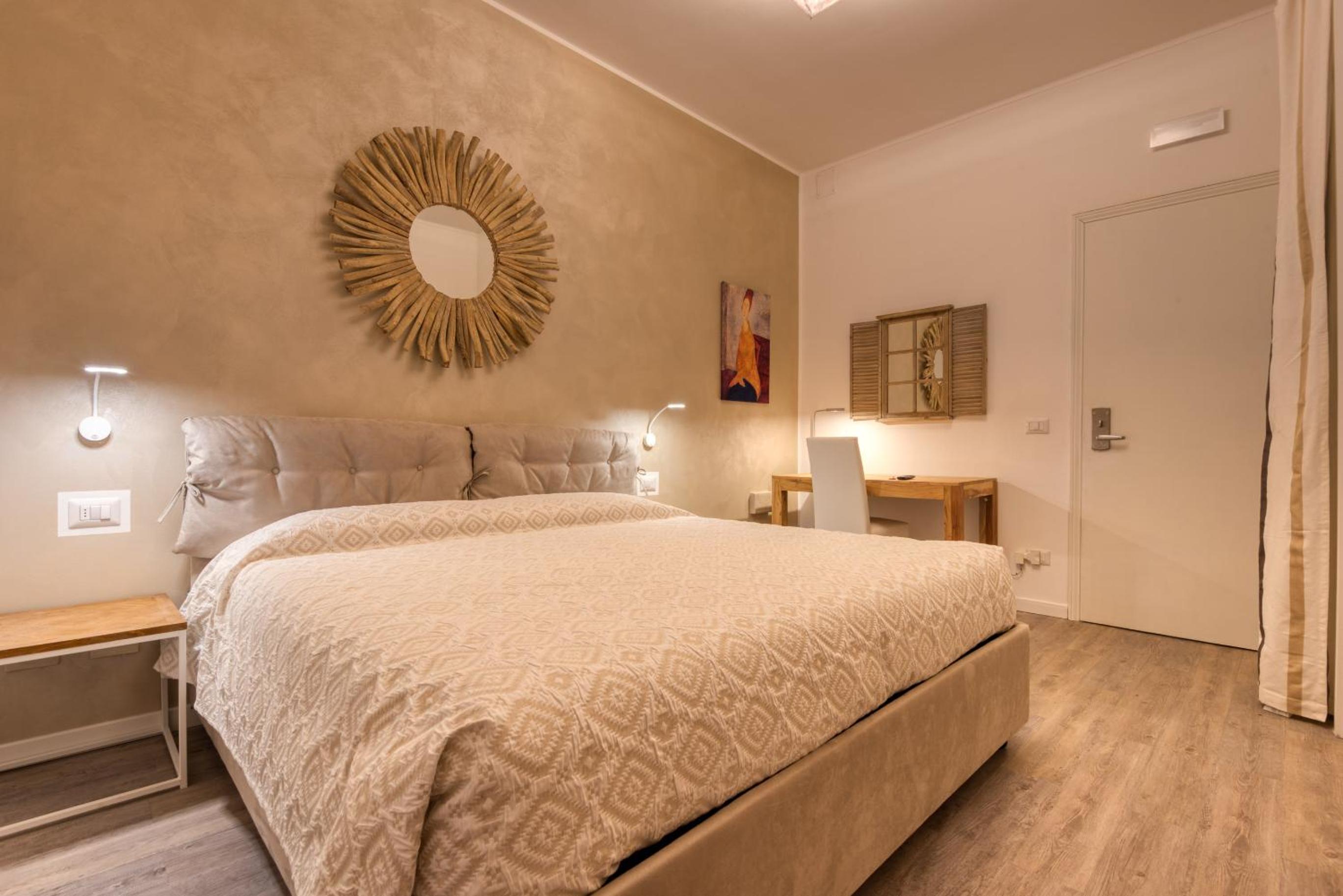 Double Room with Shared Bathroom photo 2