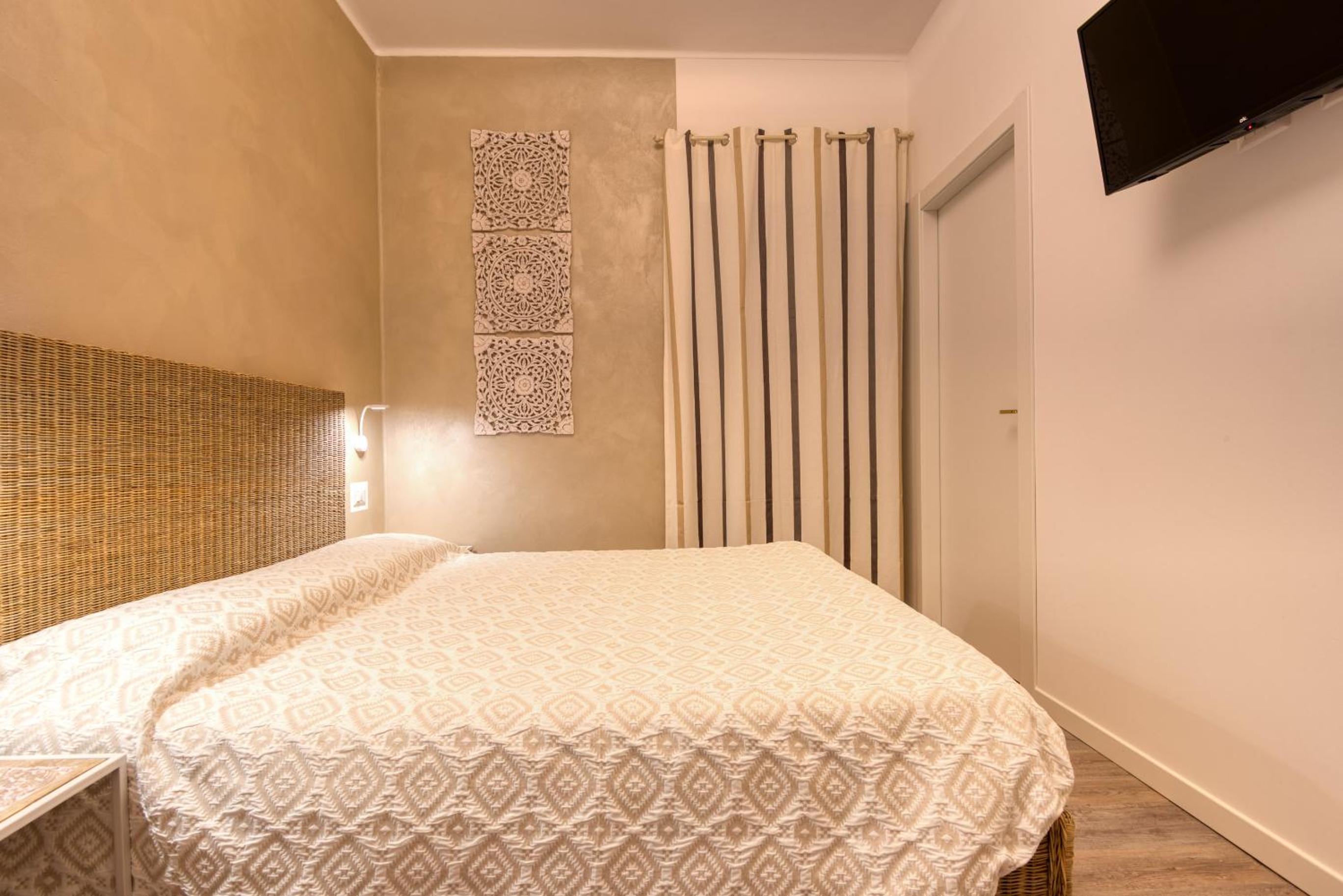 Double Room with Private Bathroom photo 2