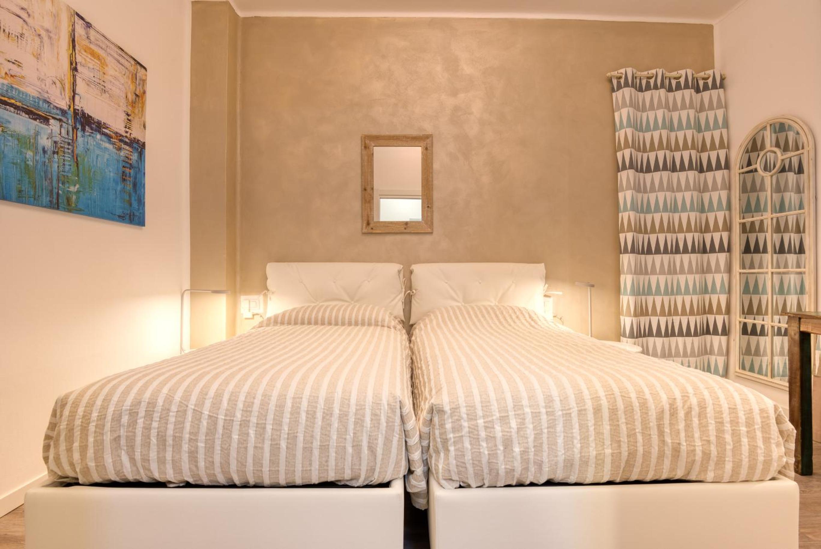 Twin Room with Private Bathroom photo 3
