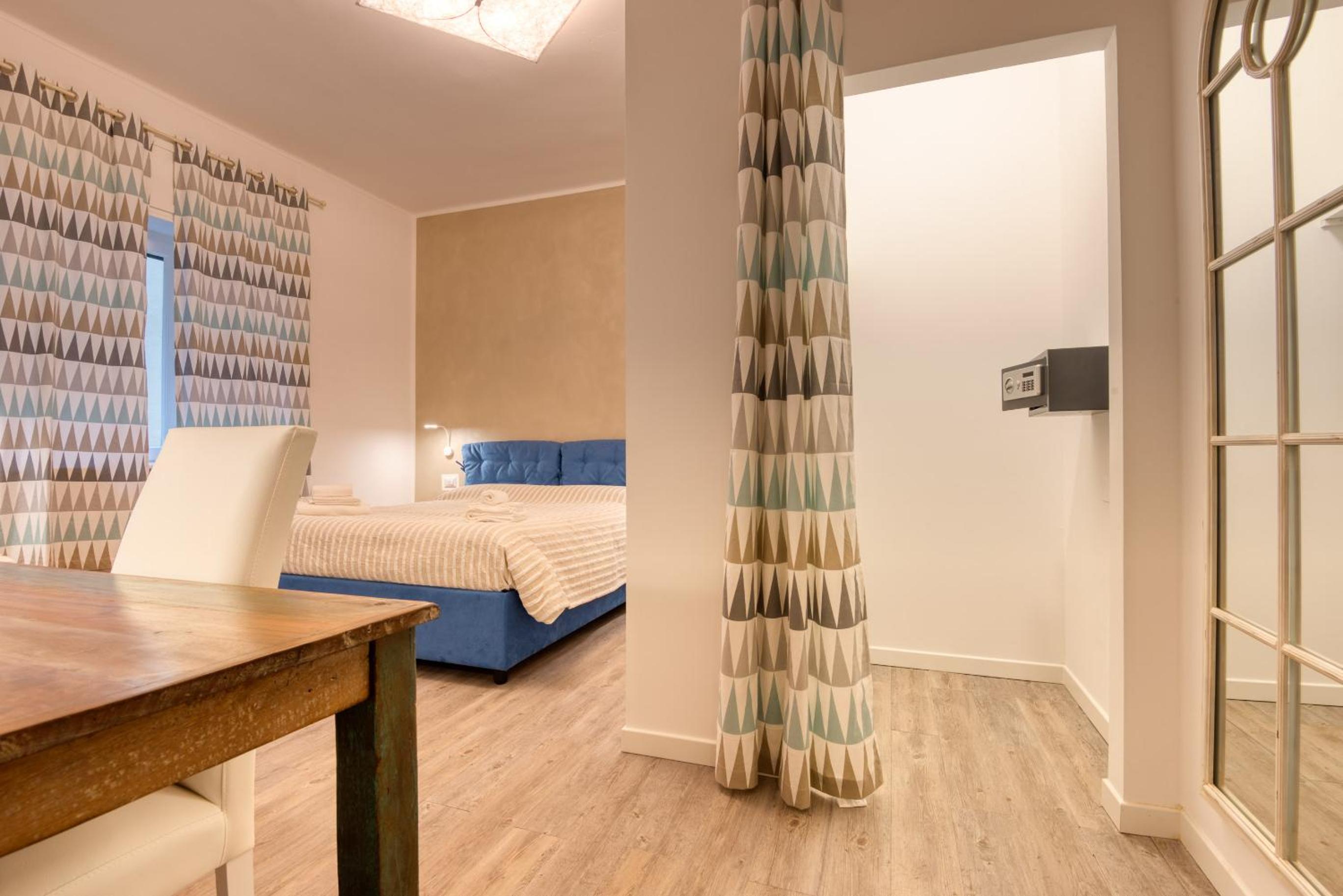 Large Double Room photo 2