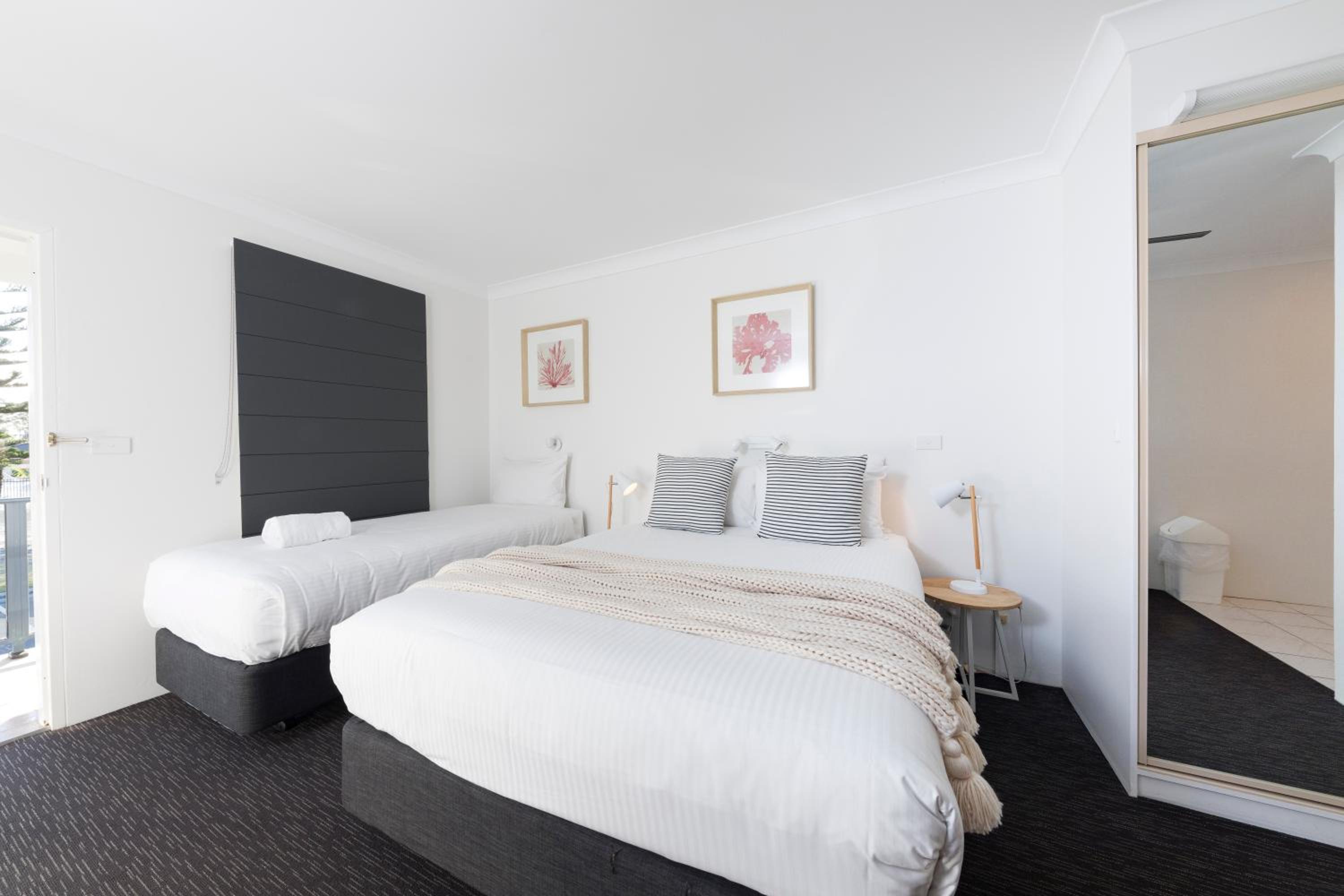 Standard Twin Room - Photo 7