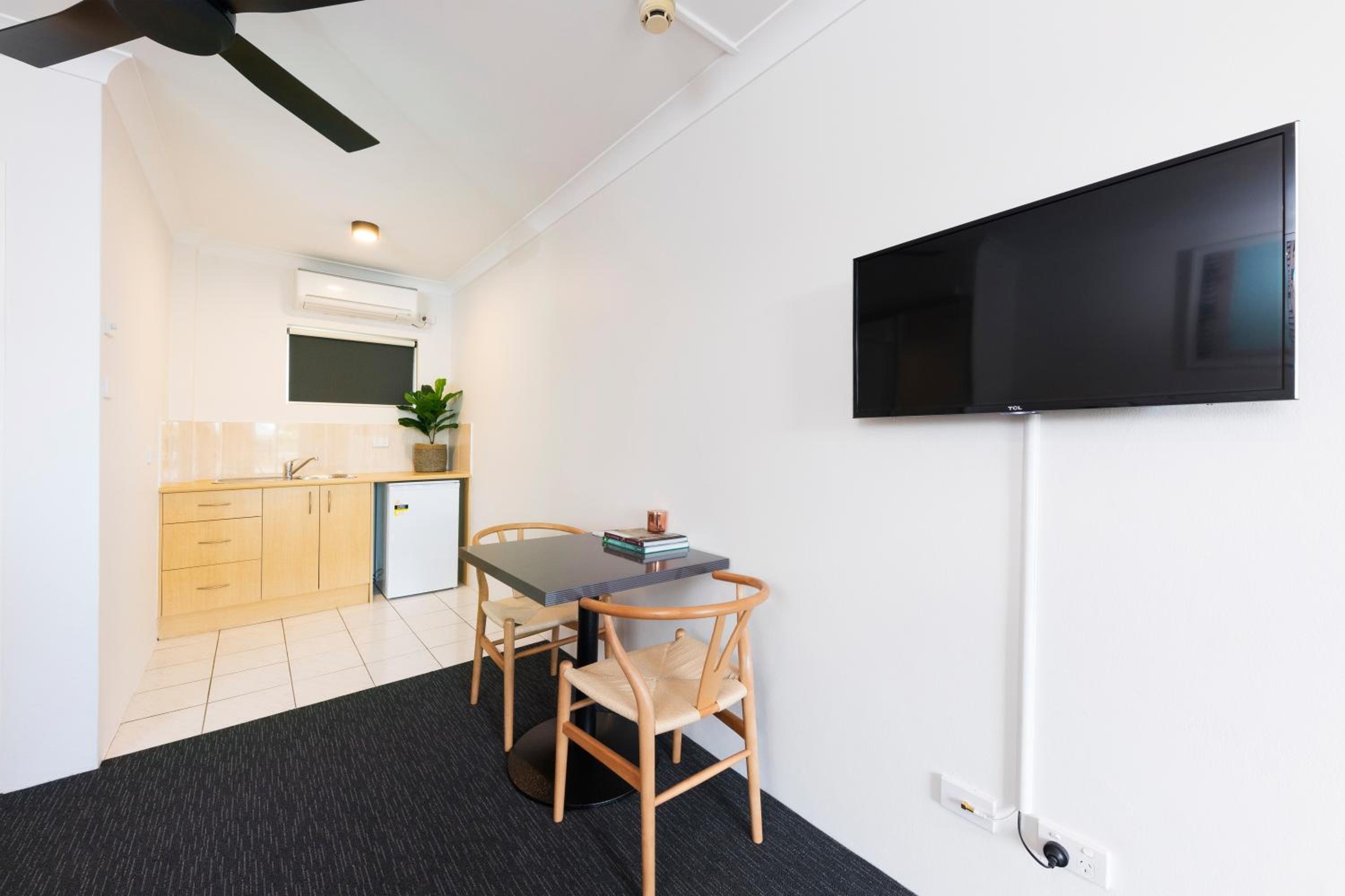 Standard Twin Room - Photo 8