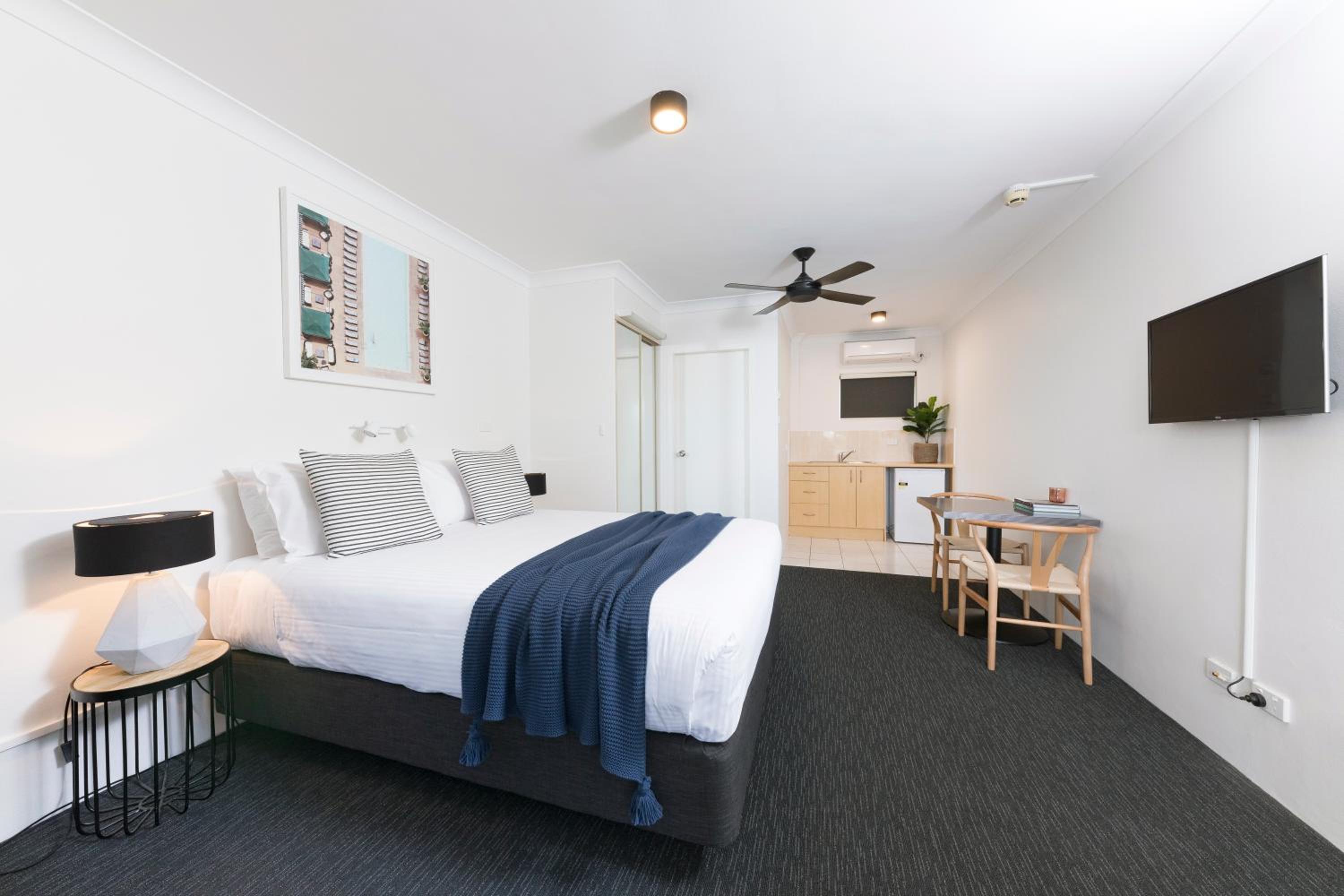 Standard Queen Room - Photo 9
