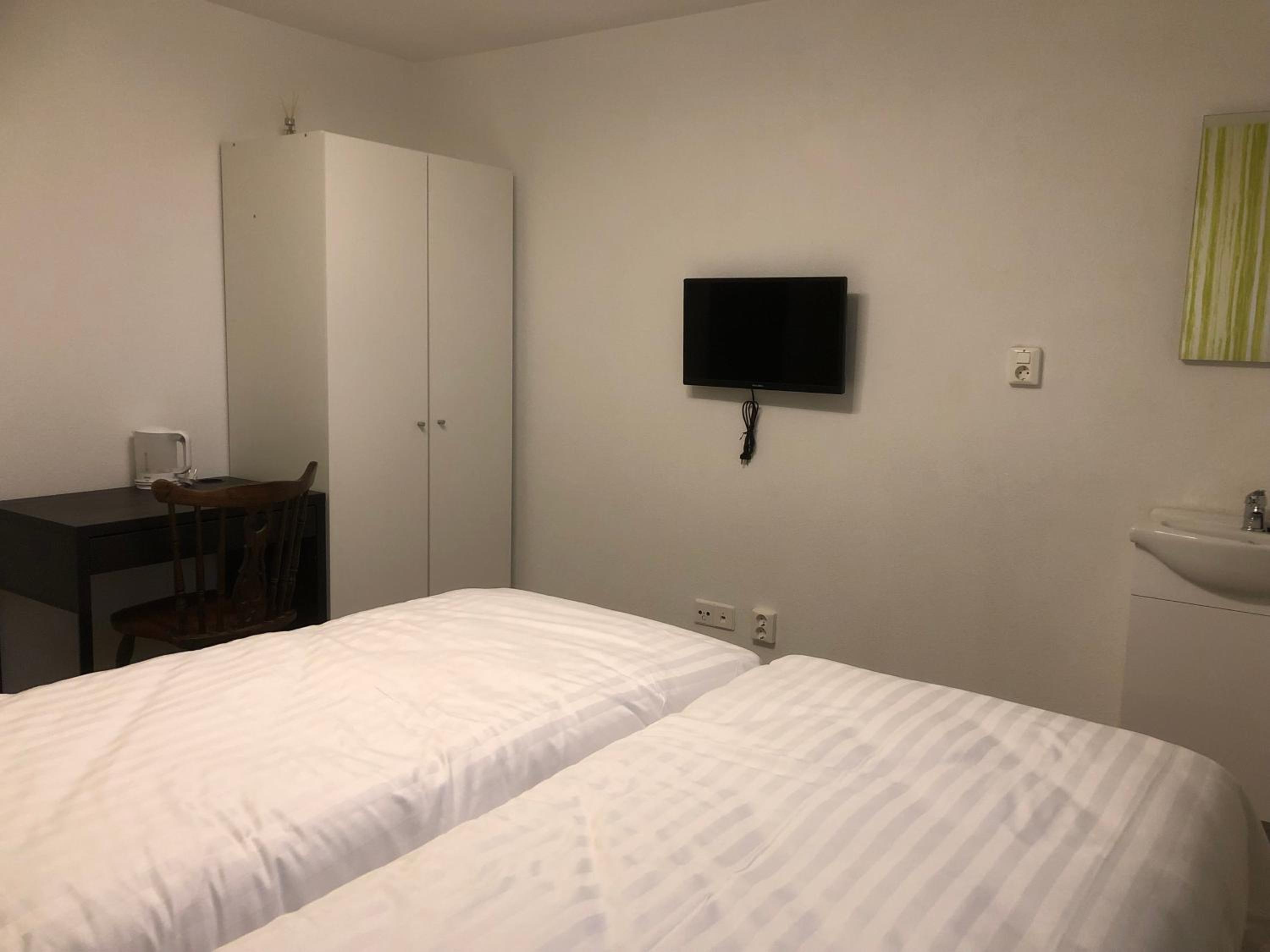 Standard Double Room with Shared Bathroom photo 3