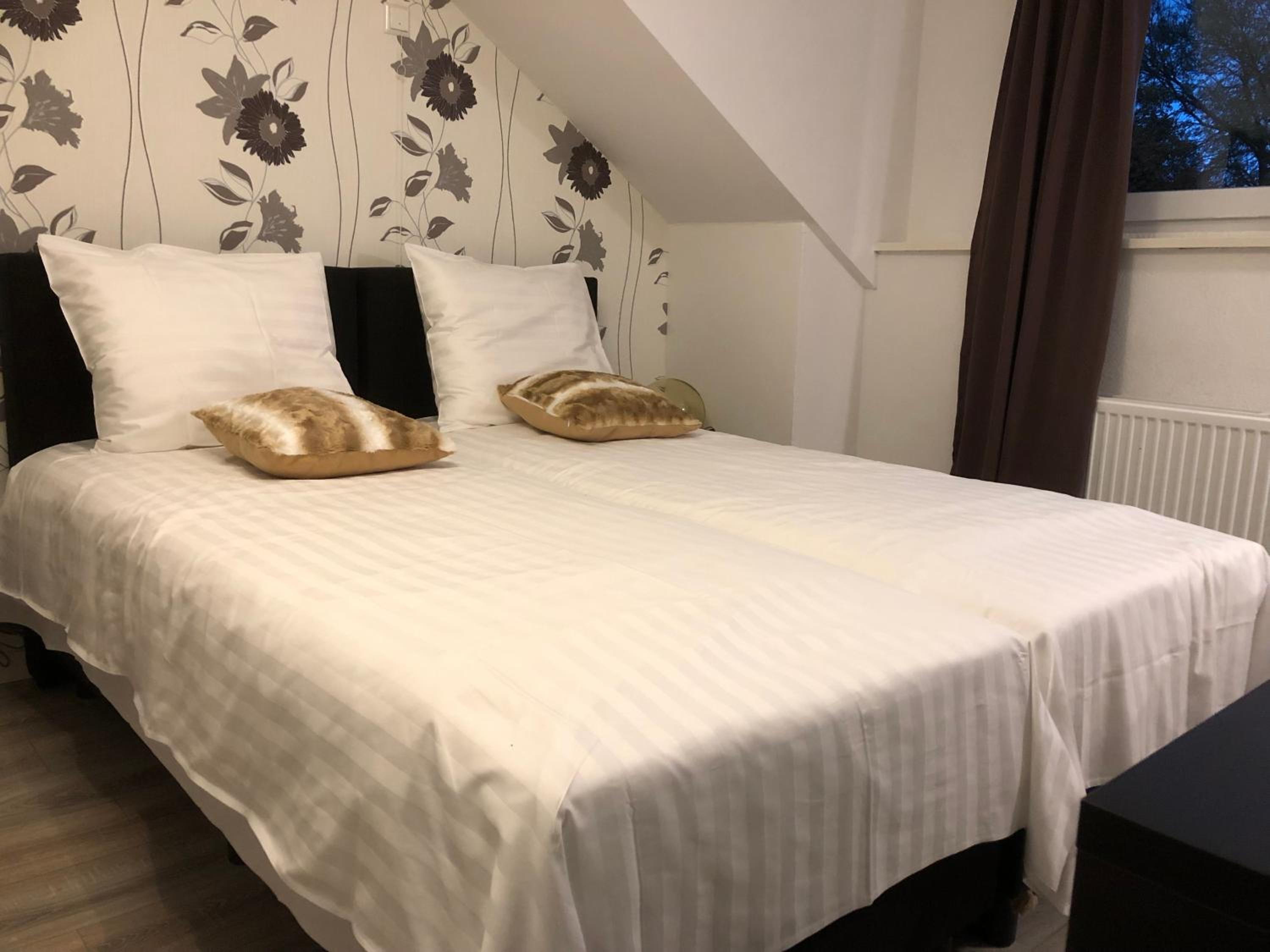 Standard Double Room with Shared Bathroom photo 1