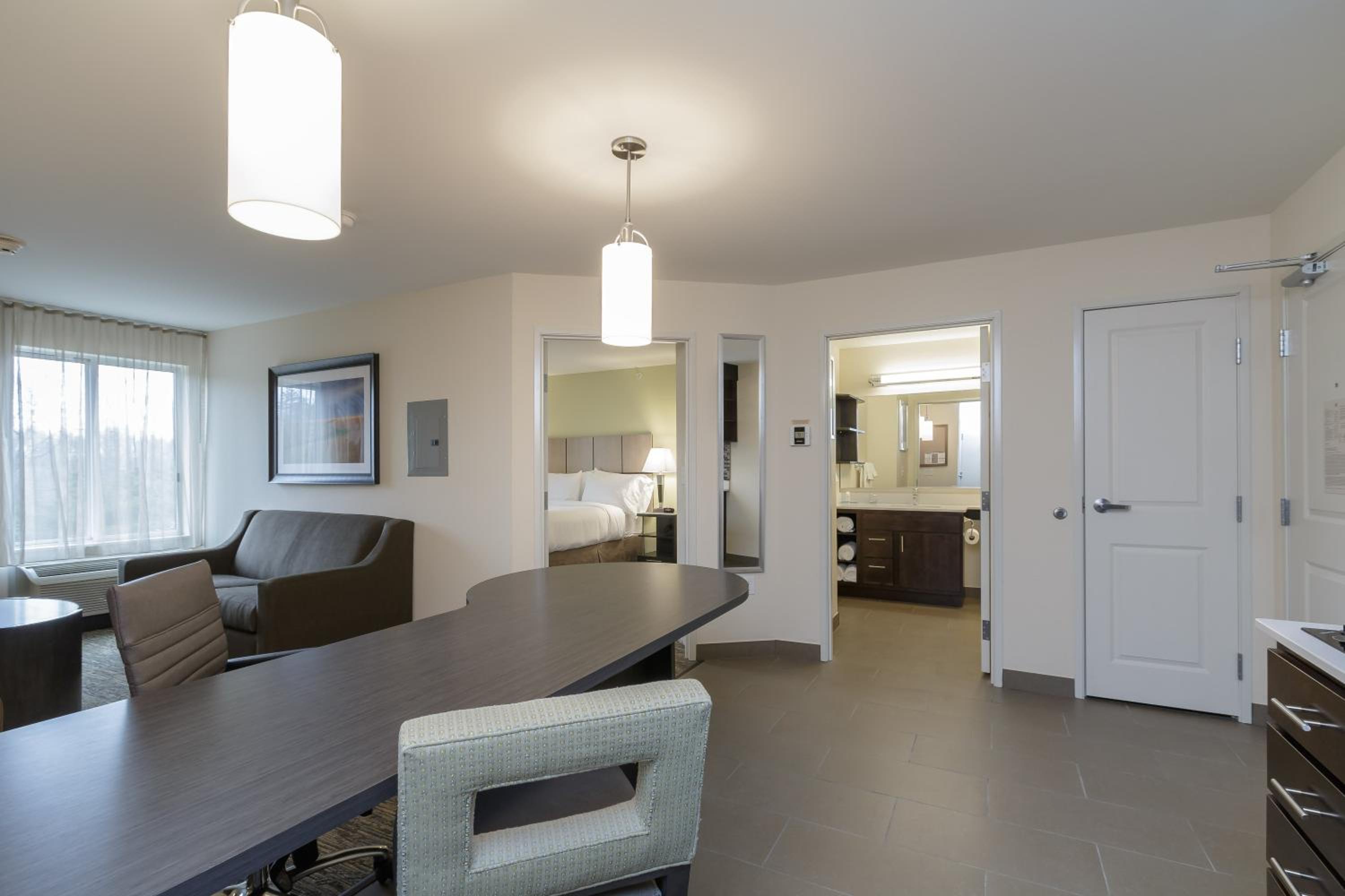 One-Bedroom King Suite with Communications Accessible Tub