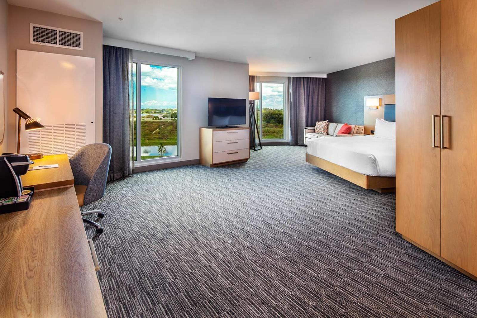 Deluxe King Room photo 1
