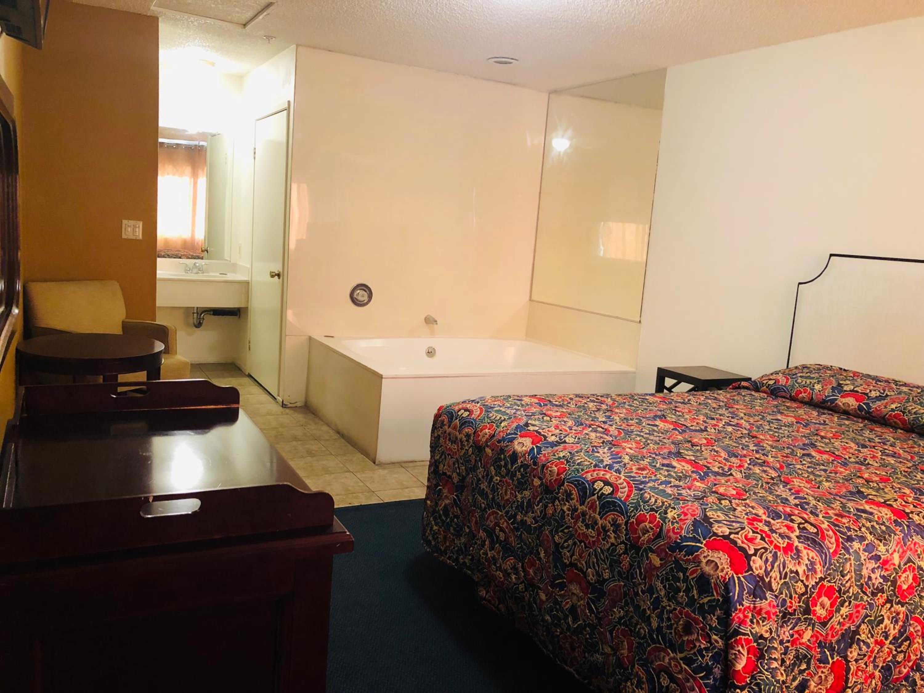 Deluxe Queen Room