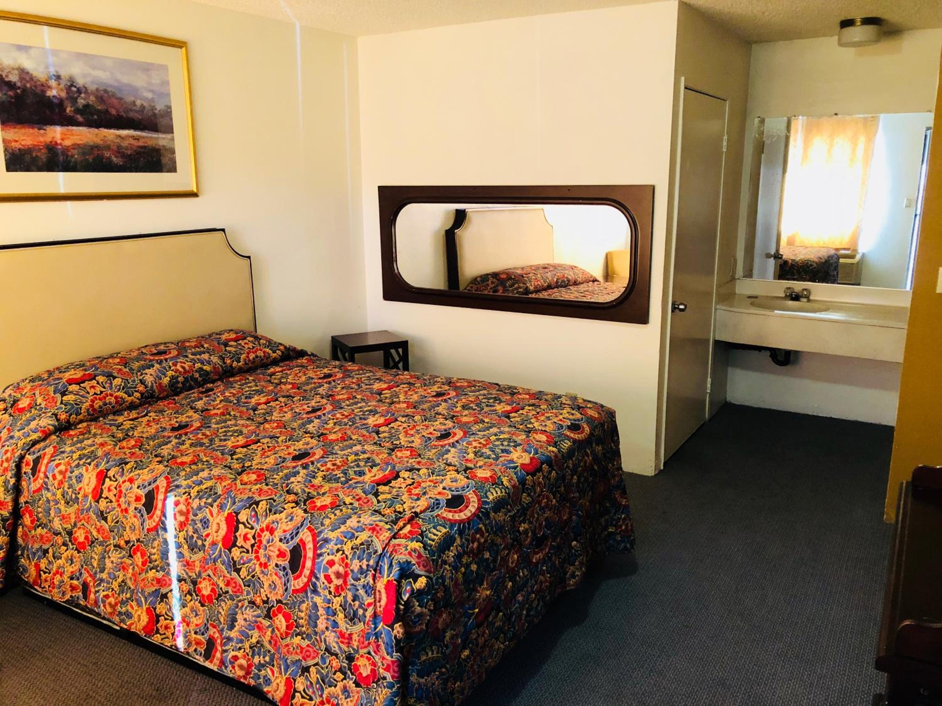 Standard Queen Room
