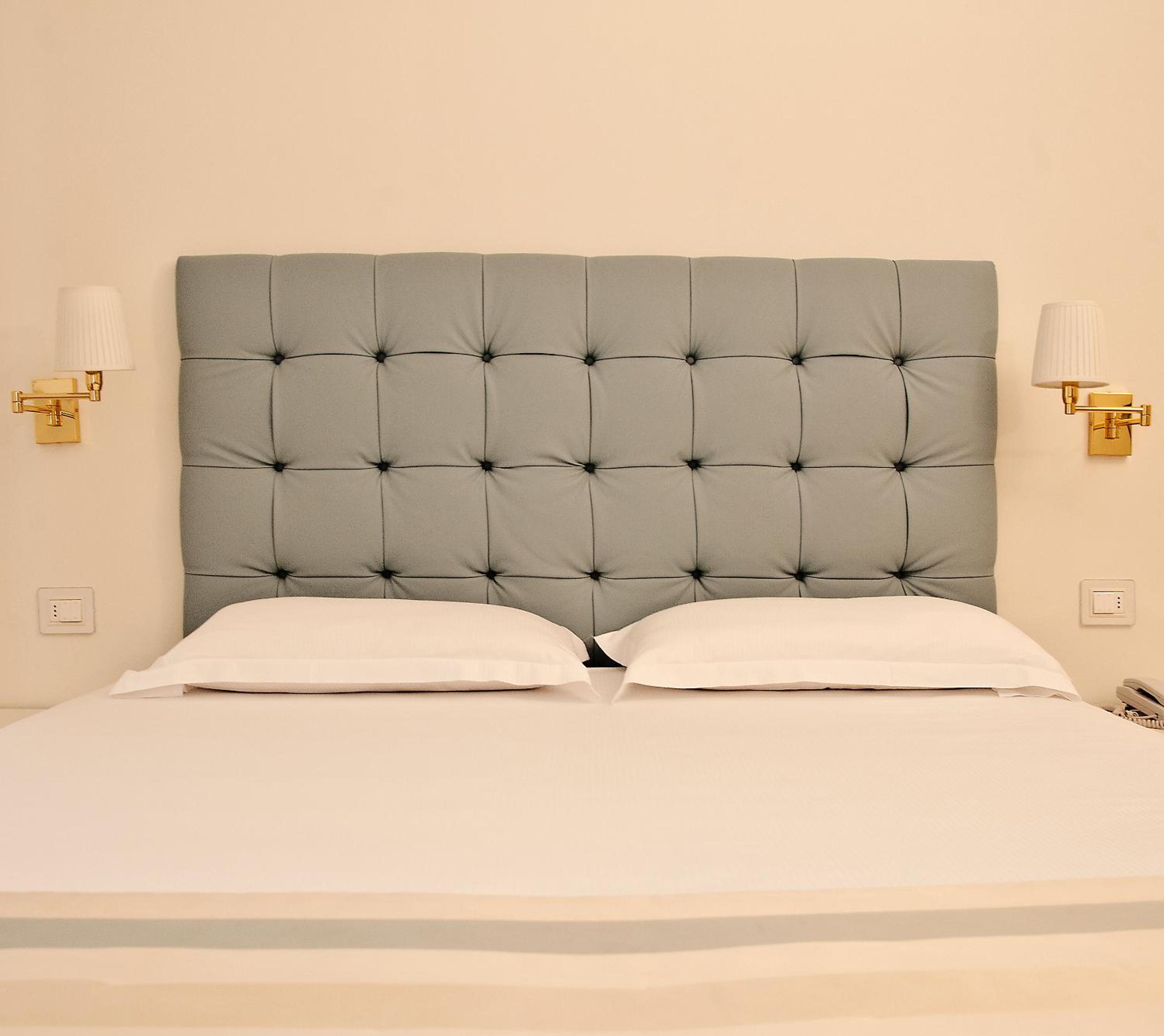 Double or Twin Room with Partial Sea View - Photo 7