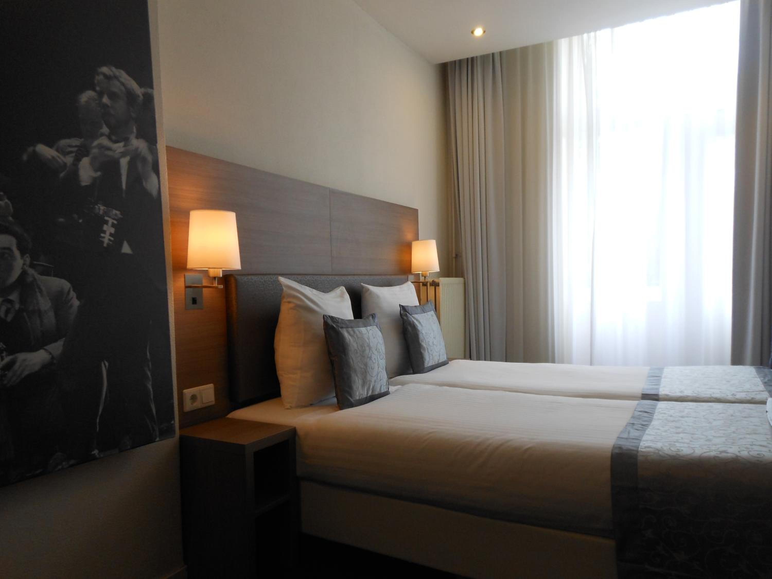 Double or Twin Room thumbnail 5