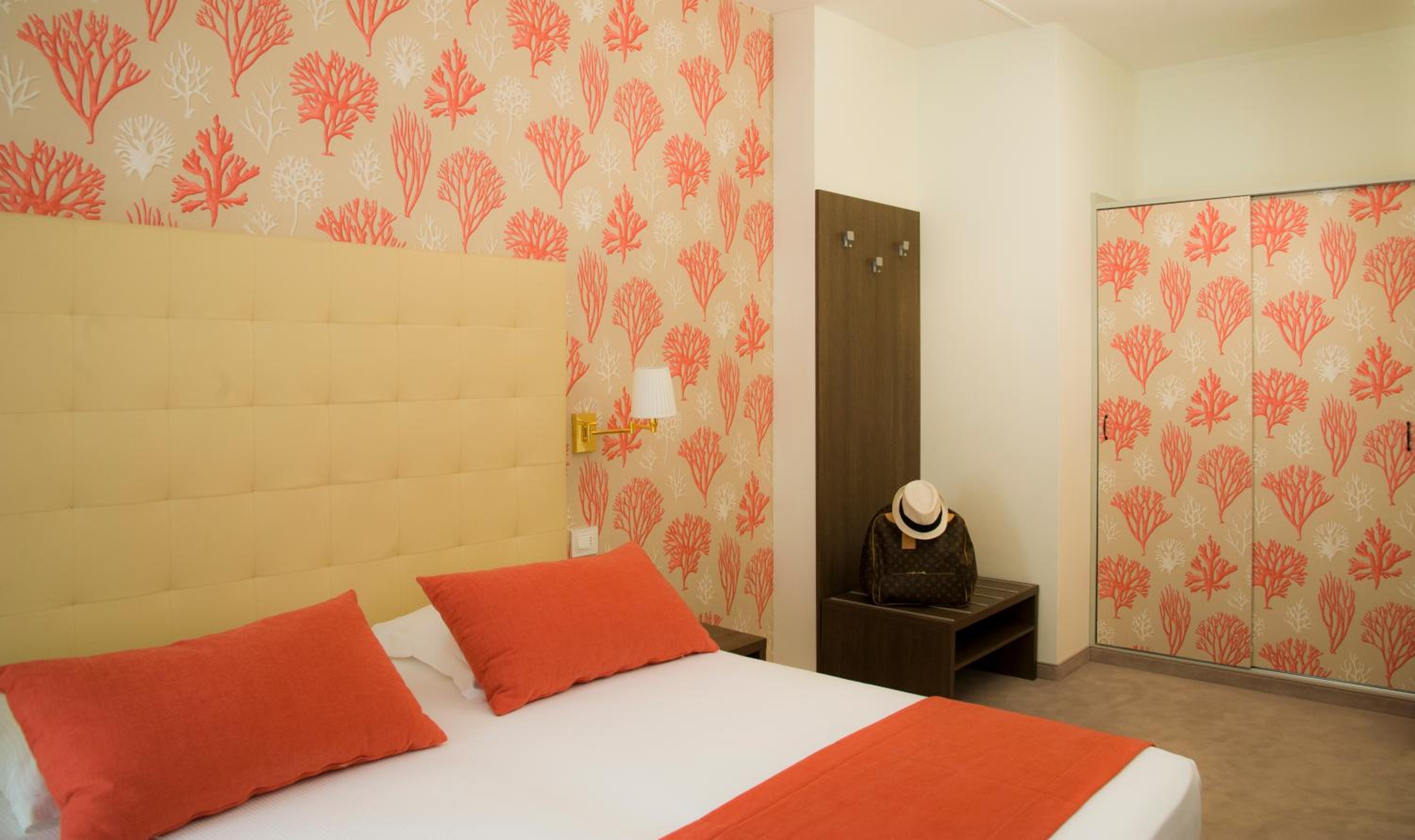 Double or Twin Room with Partial Sea View - Photo 8