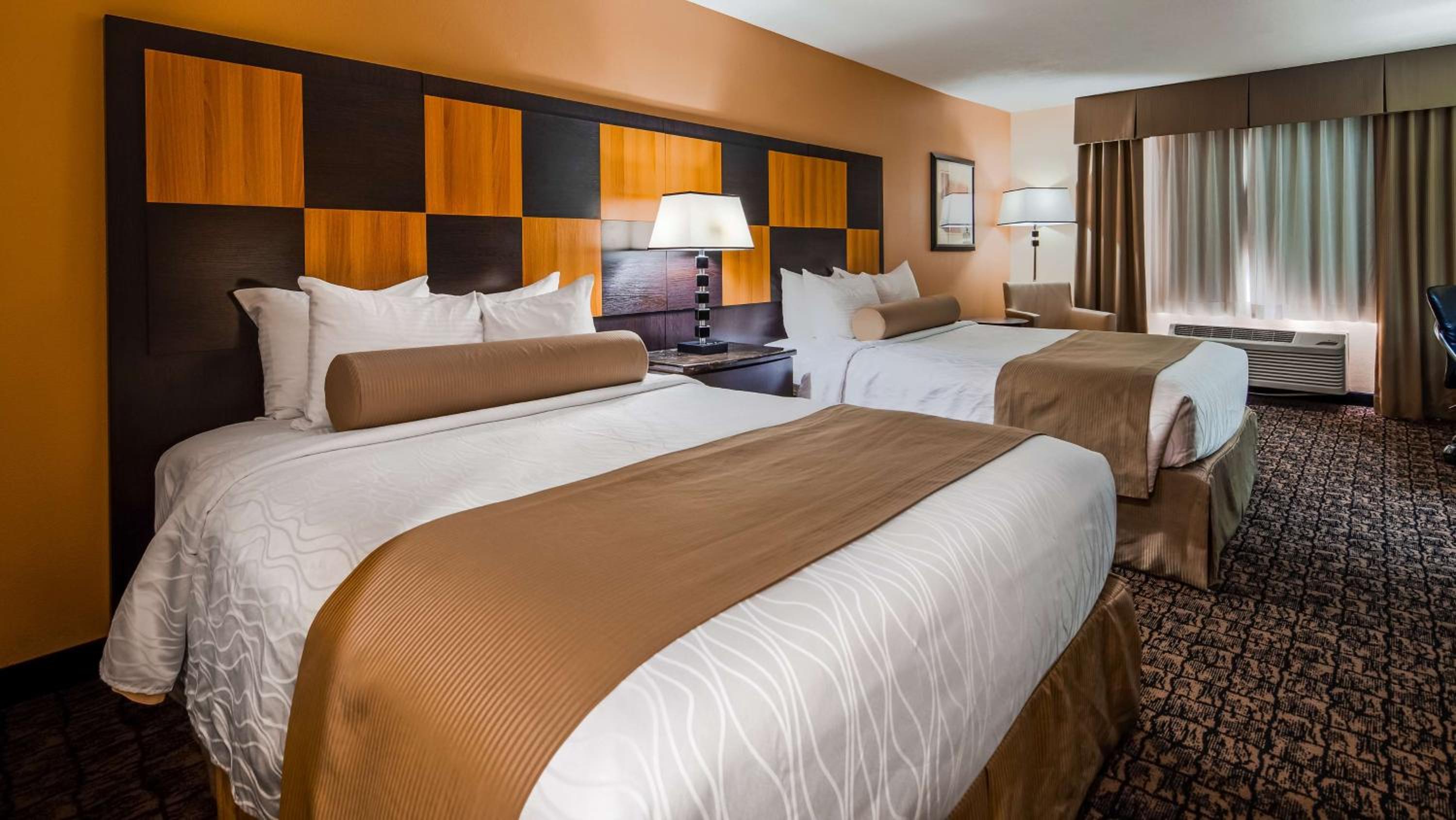 Queen Room with Two Queen Beds - Non Smoking