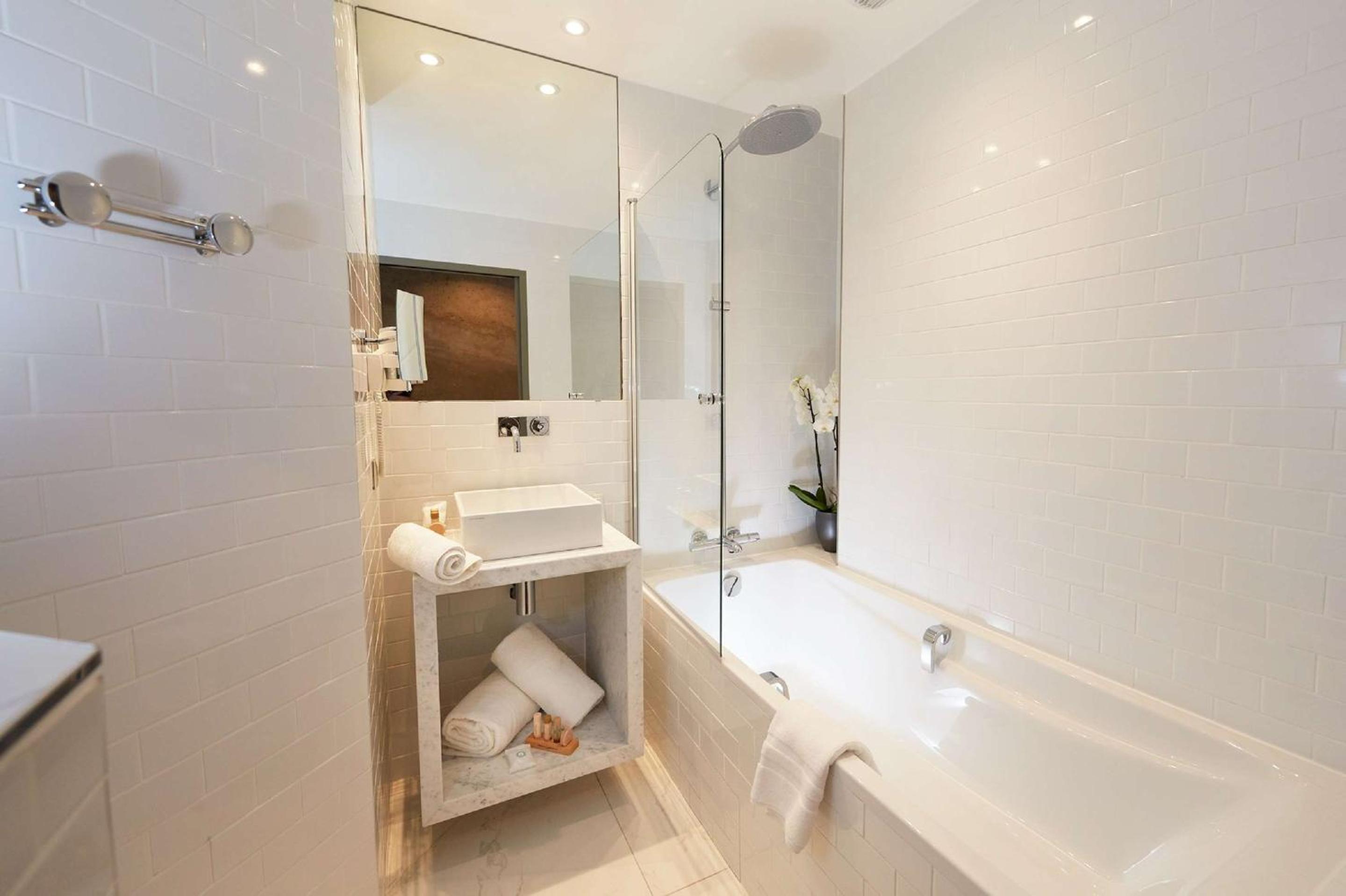 Superior Queen Room - Garden or Pool View - Photo 2