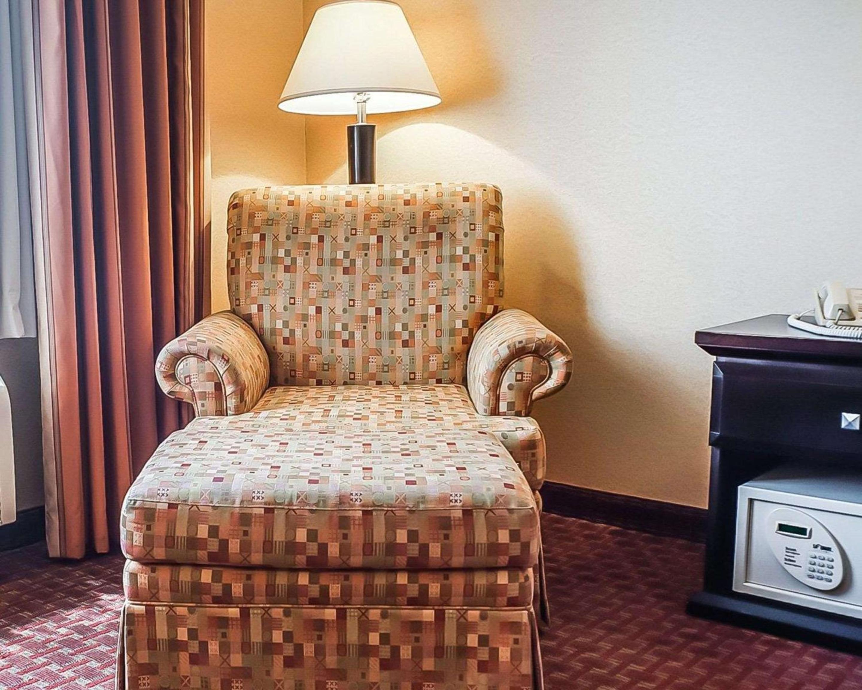 King Room - Non-Smoking photo 3