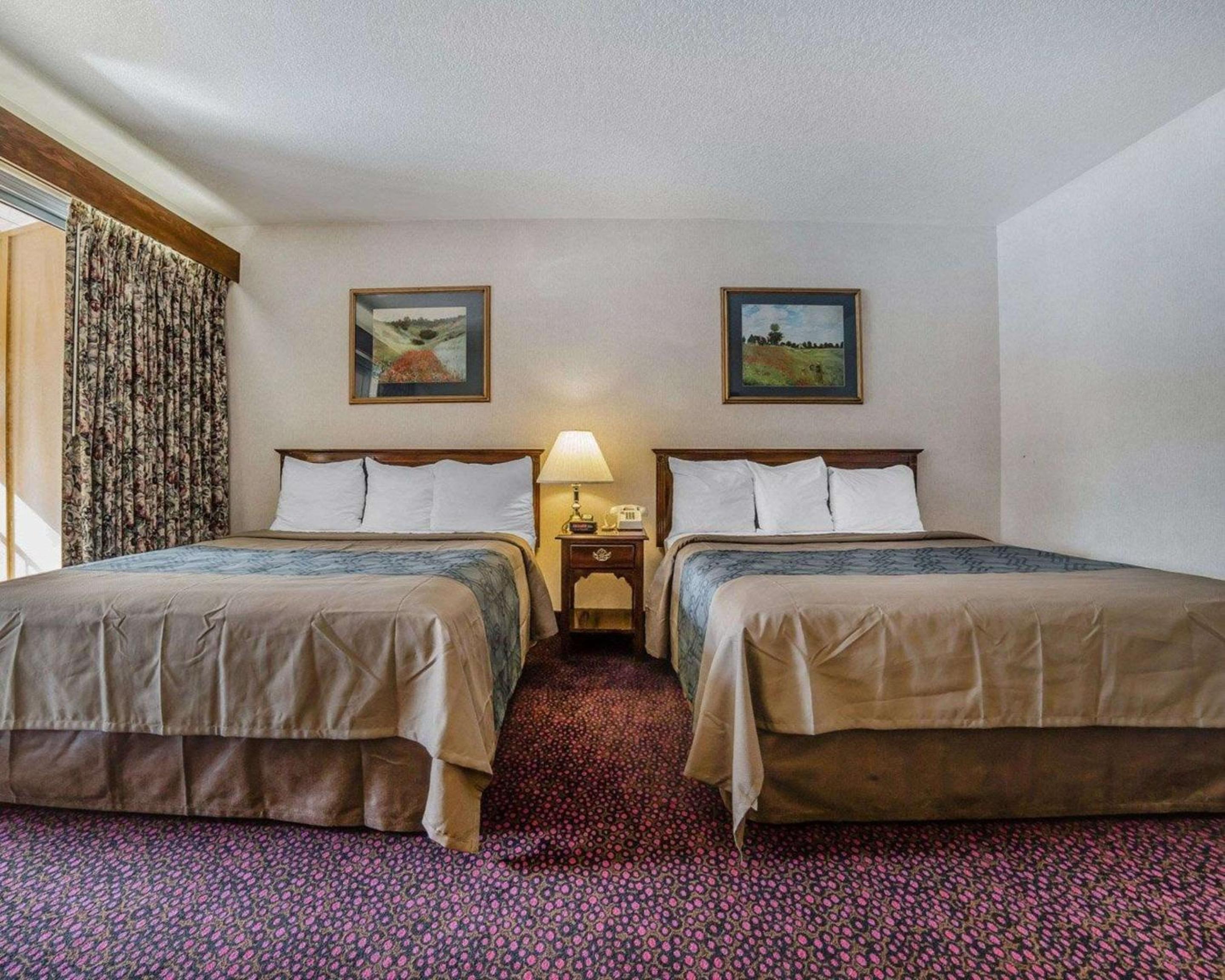 Queen Room with Two Queen Beds - Non-Smoking - Photo 1