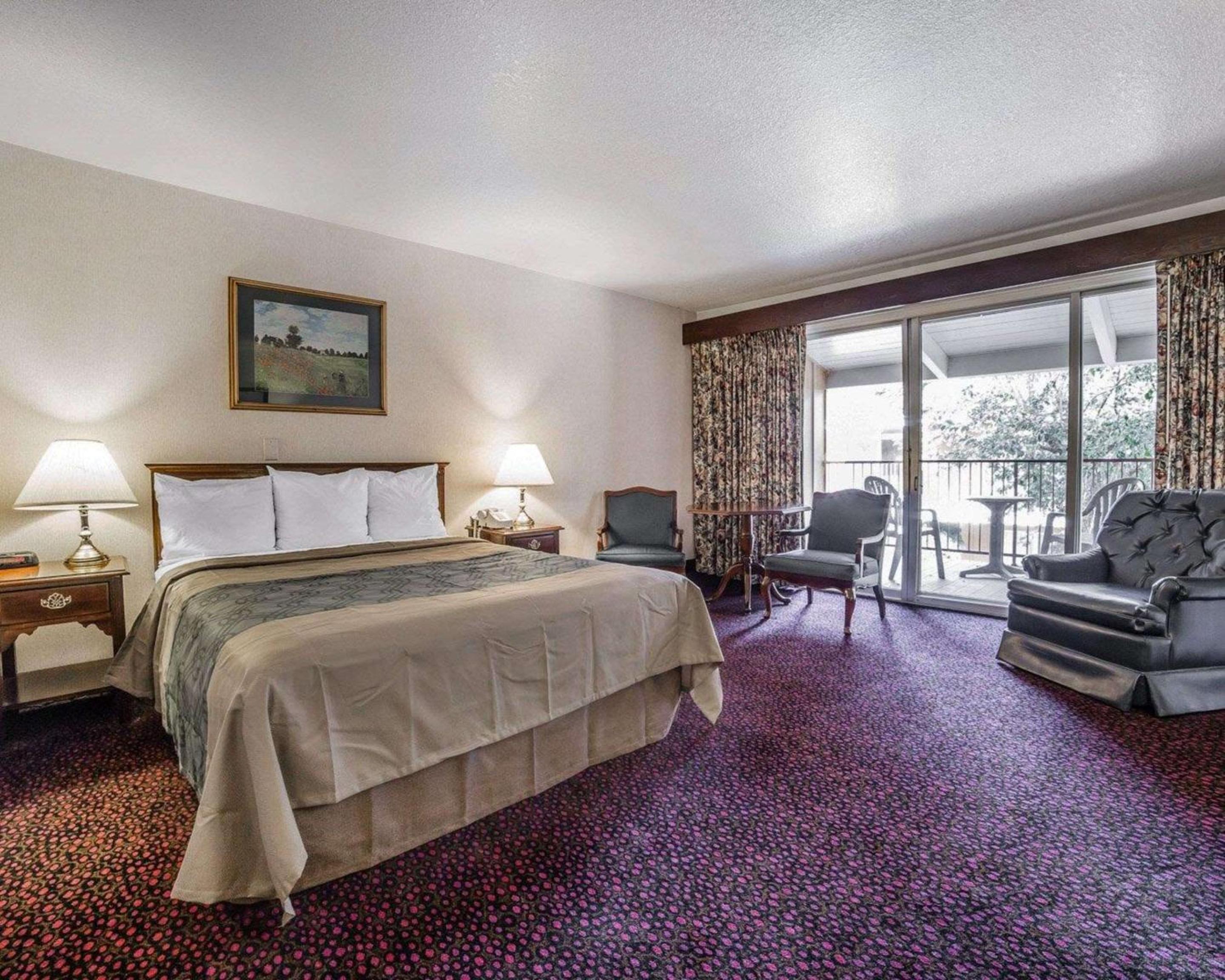 Queen Room - Non-Smoking - Photo 1