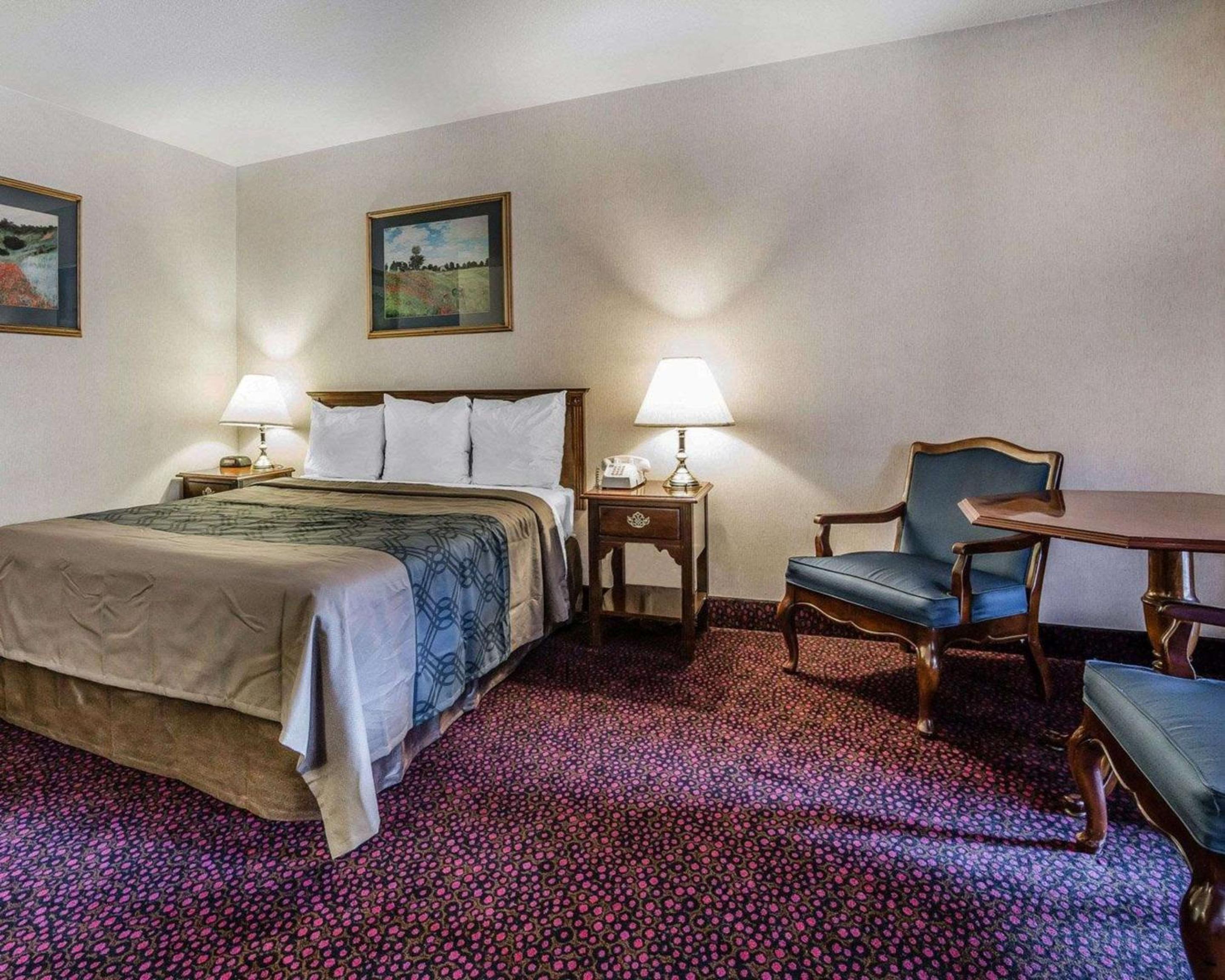 Queen Room - Non-Smoking - Photo 4