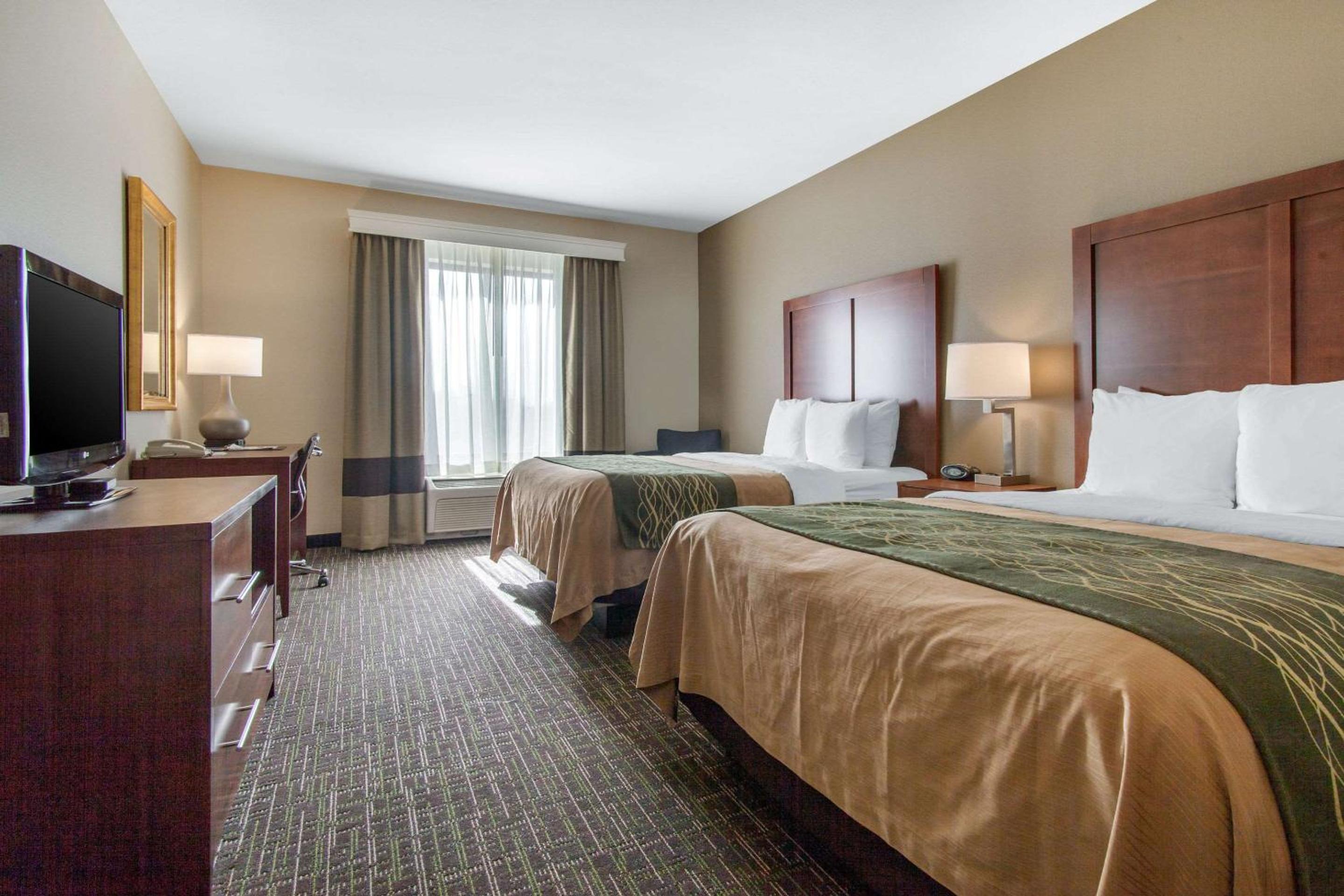 Queen Room with Two Queen Beds - Non-Smoking - Photo 1