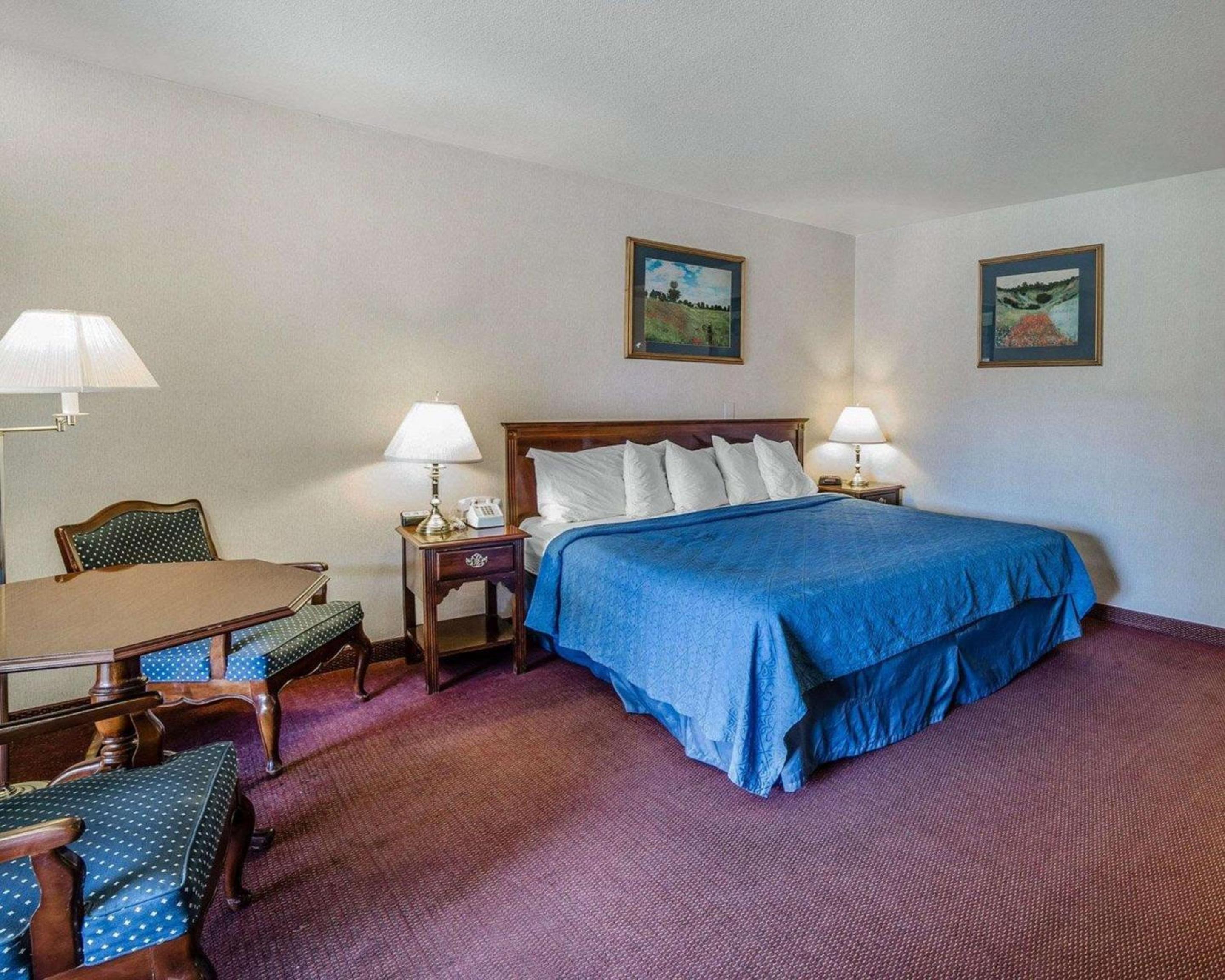 King Room - Non-Smoking - Photo 3