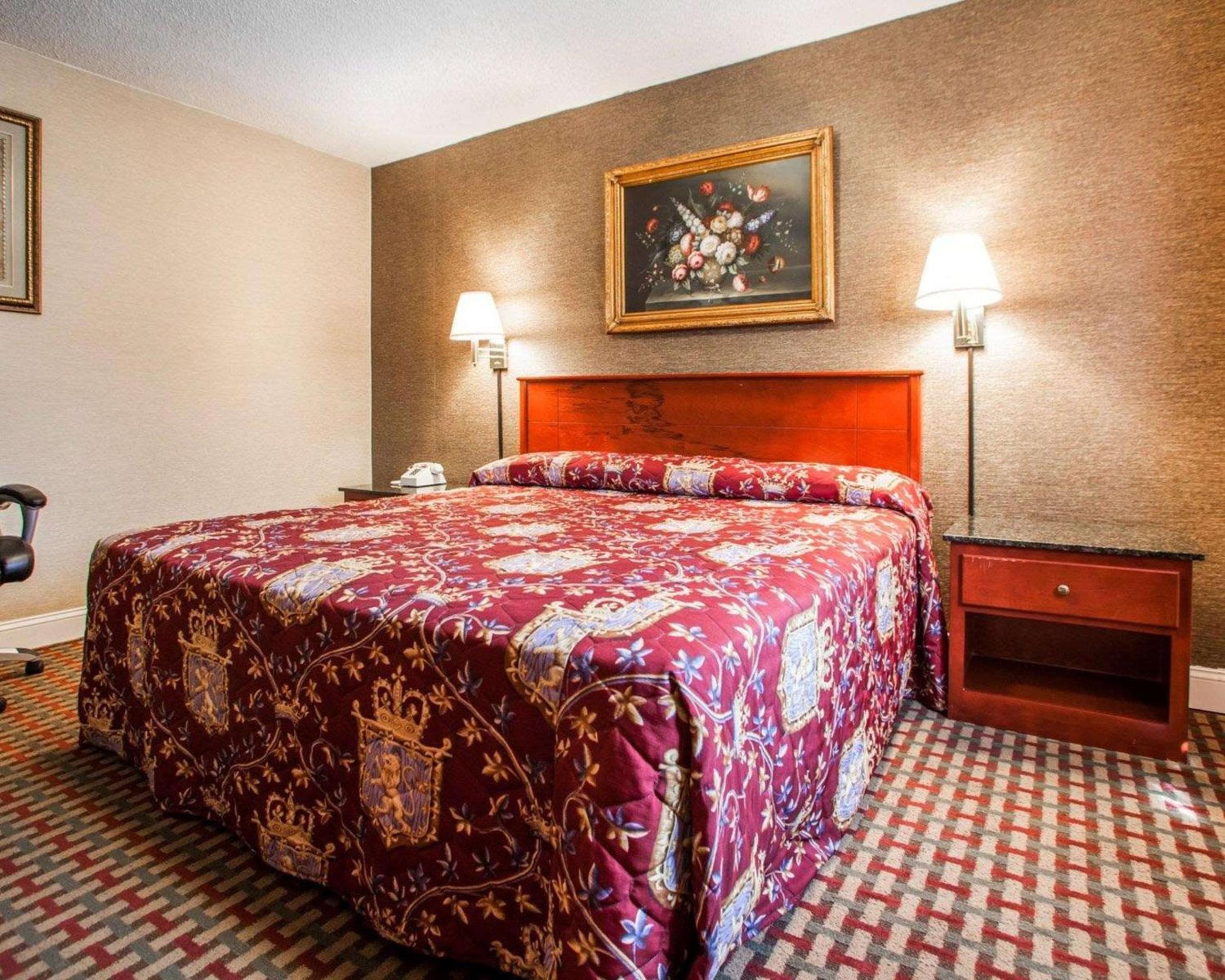 Standard King Room - Non-Smoking  - Photo 1