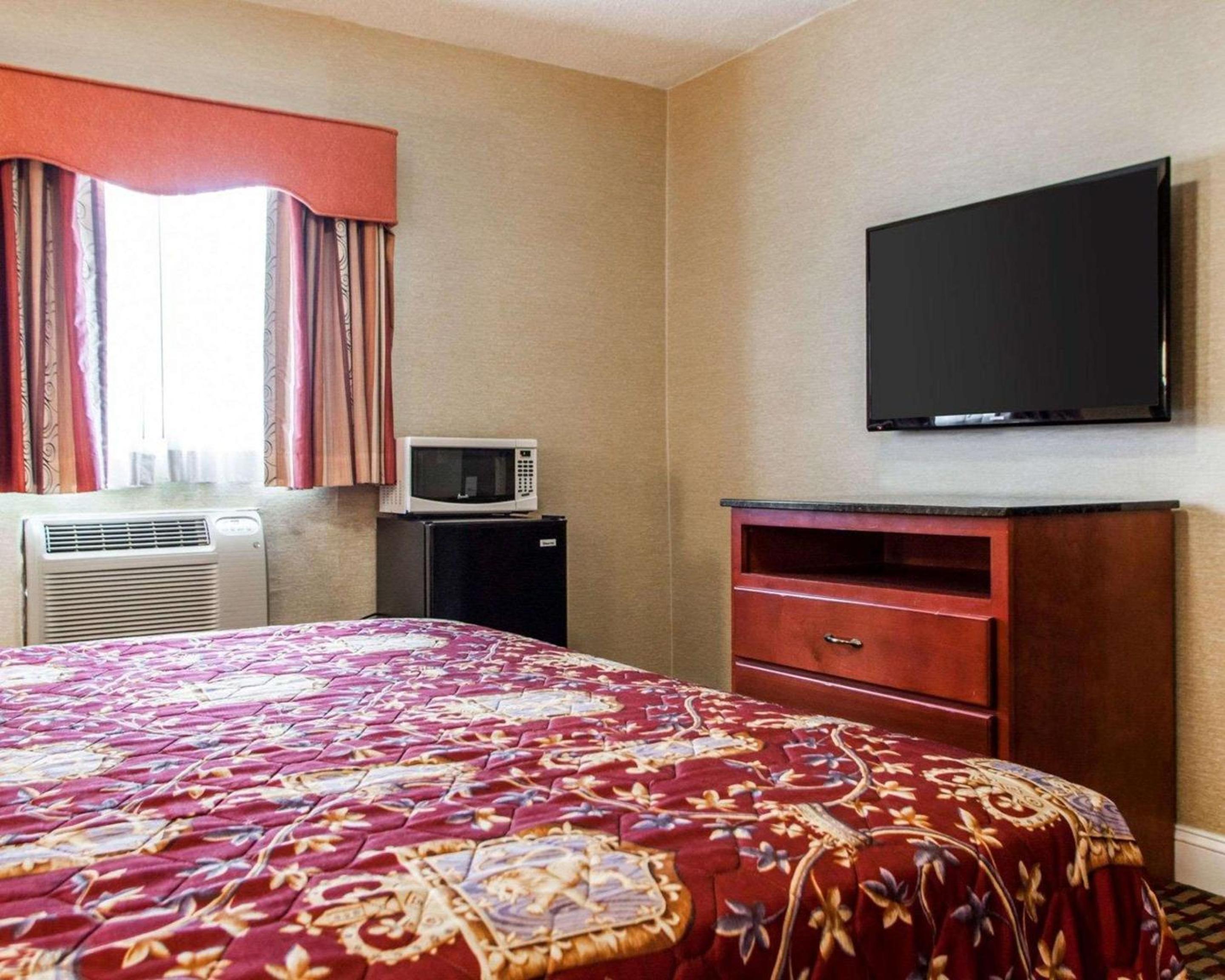 Standard King Room - Non-Smoking  - Photo 2