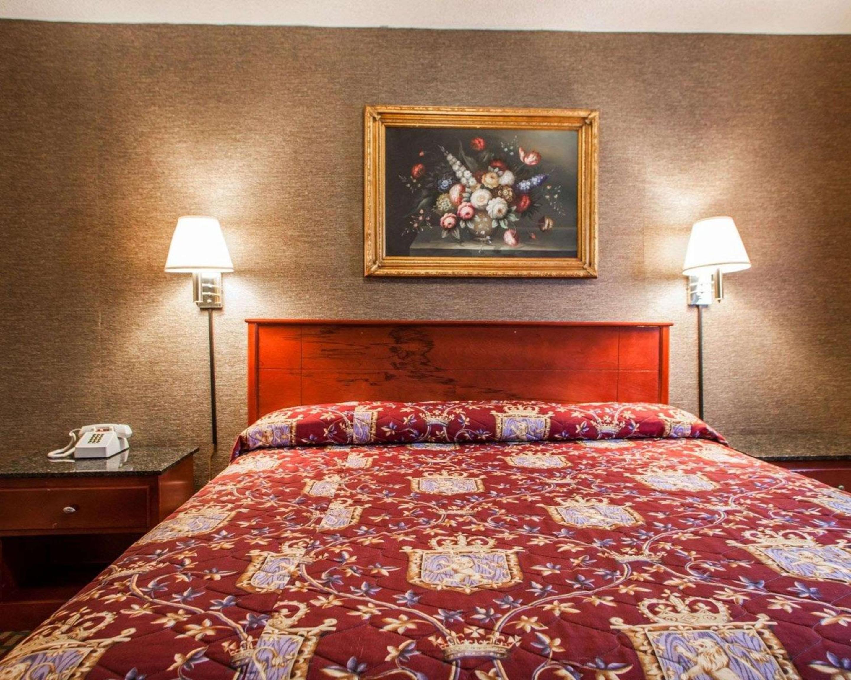 Standard King Room - Non-Smoking  - Photo 4