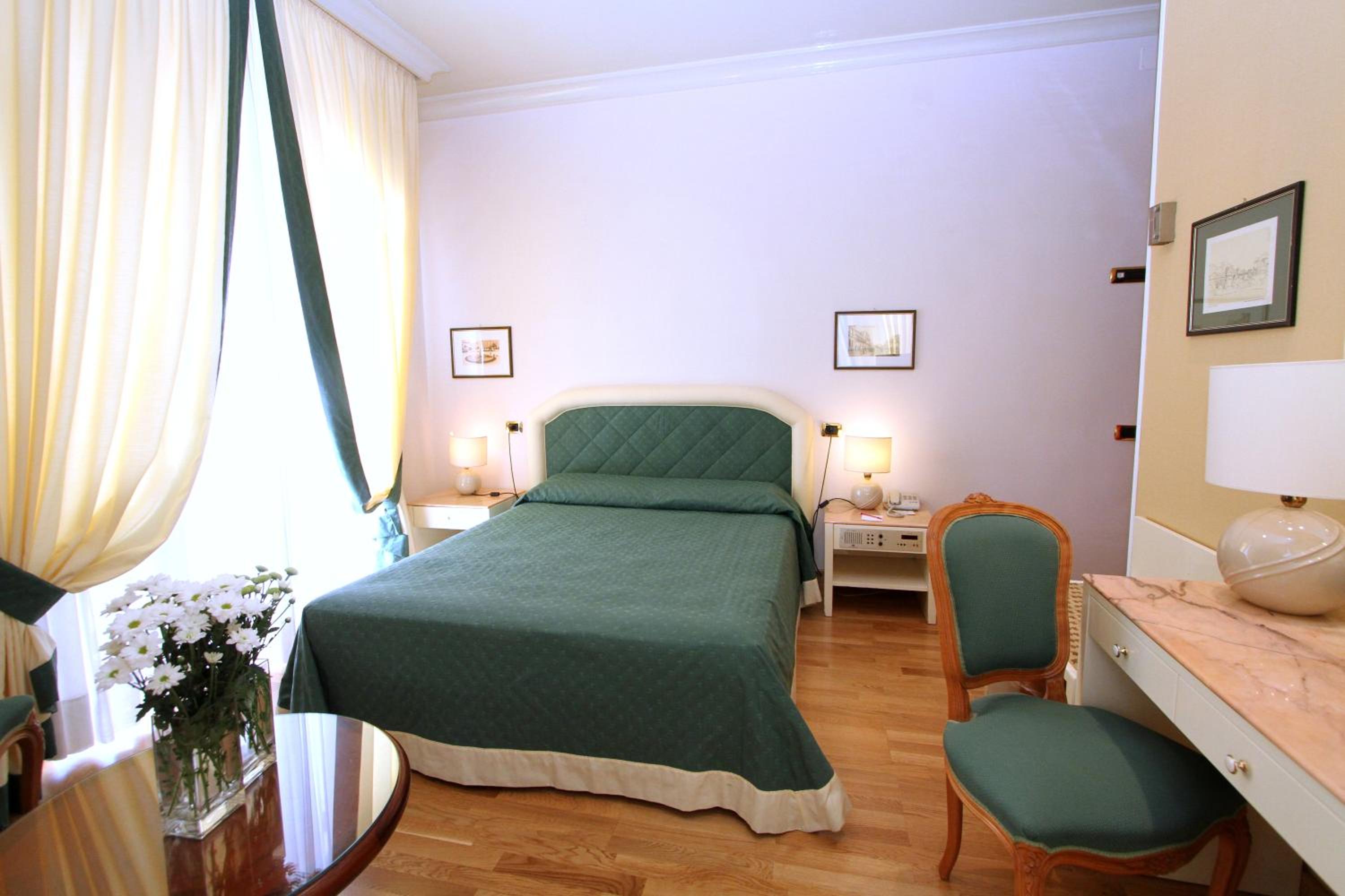 Classic Double Room - Photo 11
