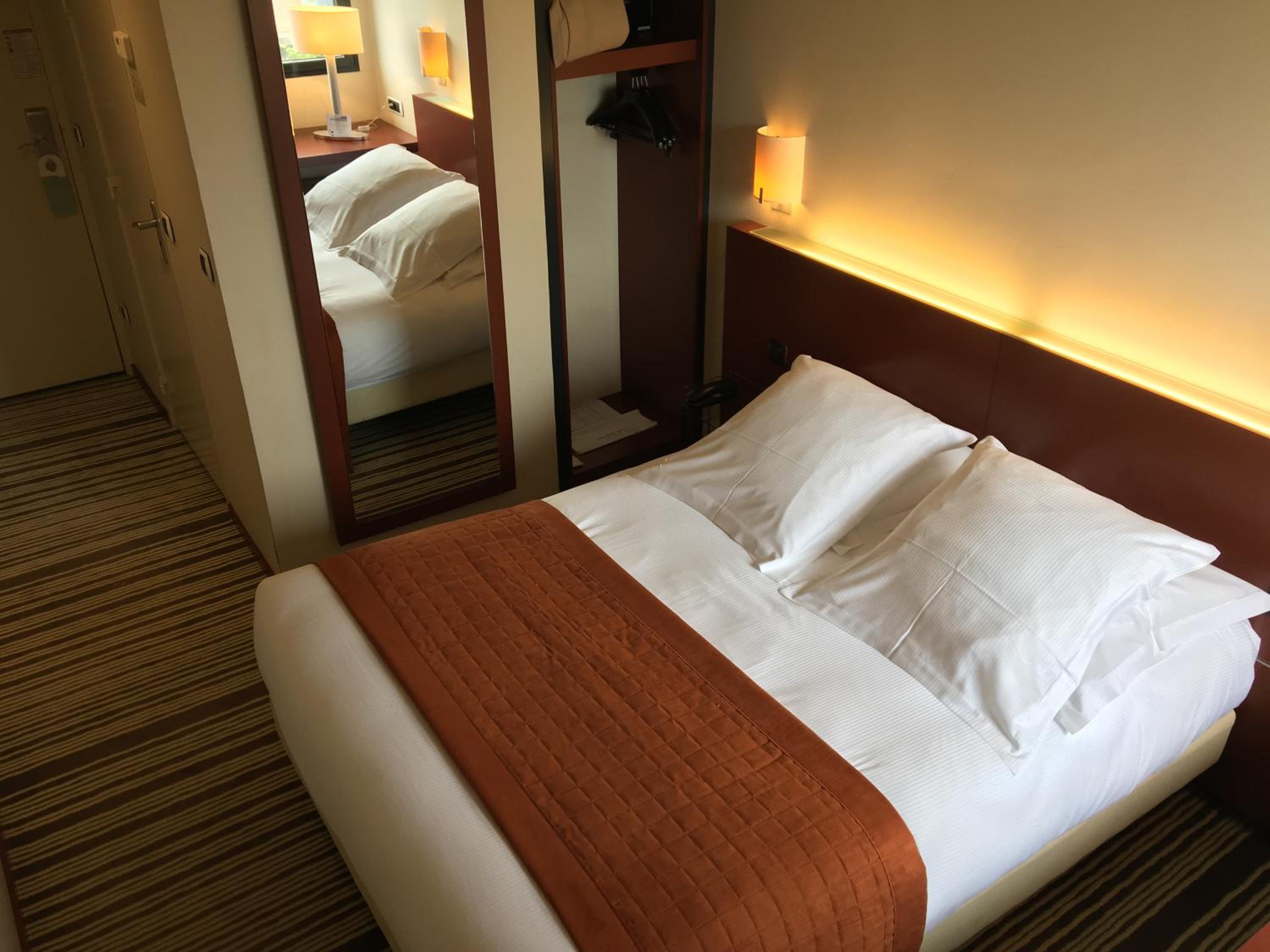 Budget Double Room - Photo 3