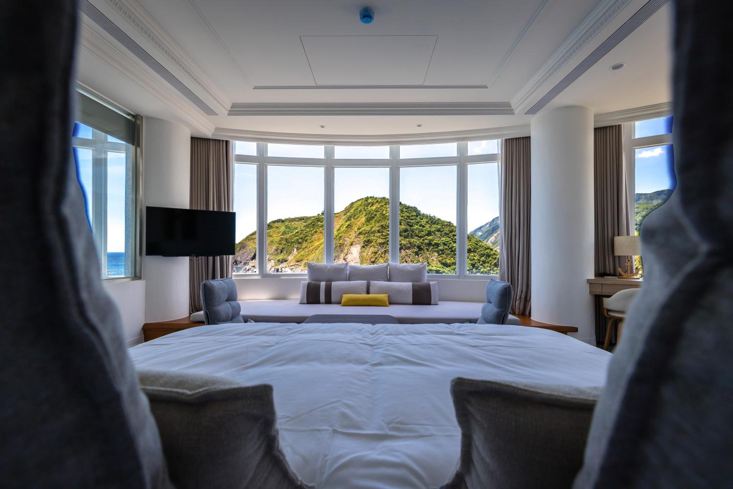 Deluxe Family Suite photo 1
