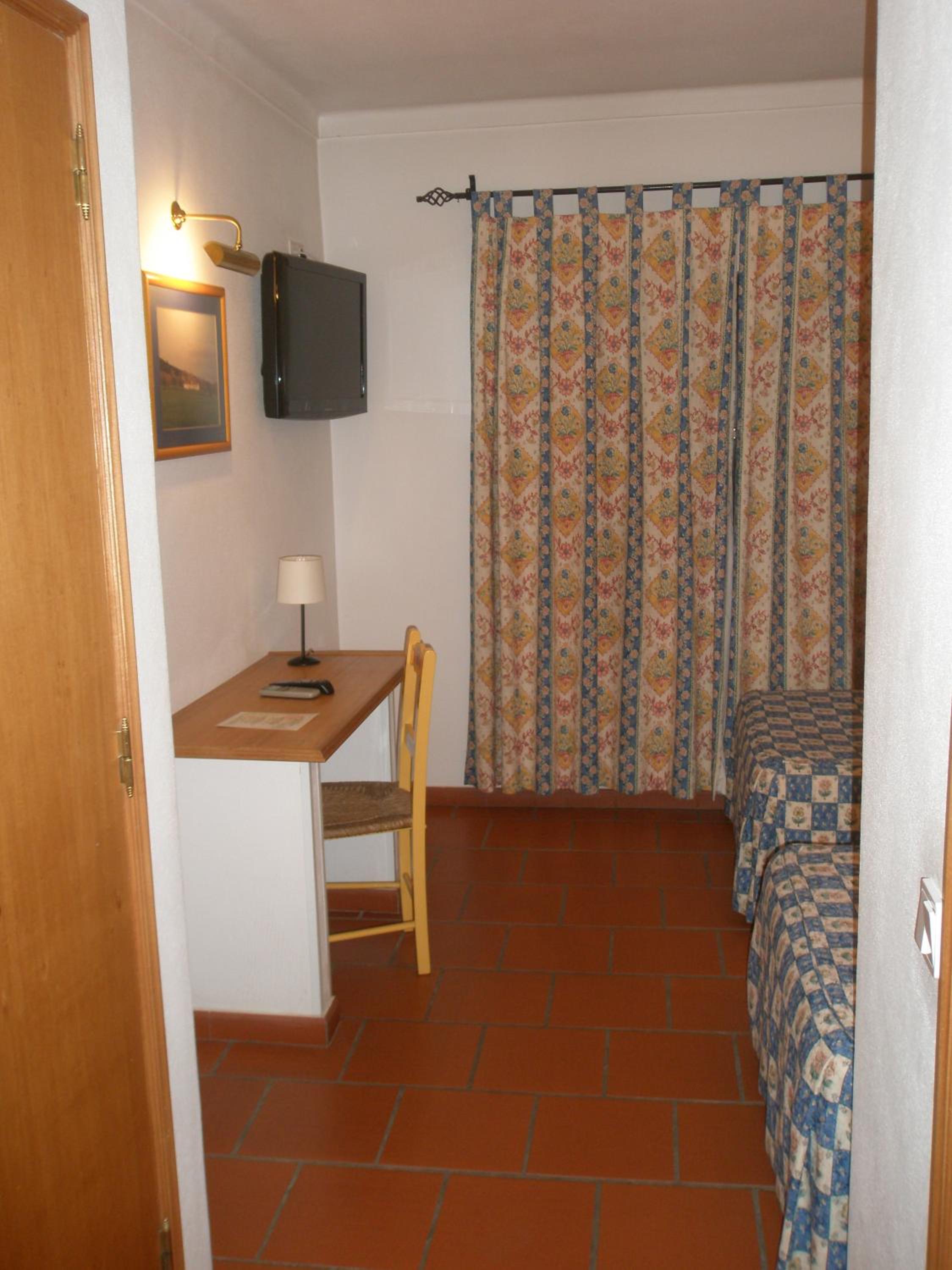 Twin Room - Photo 2